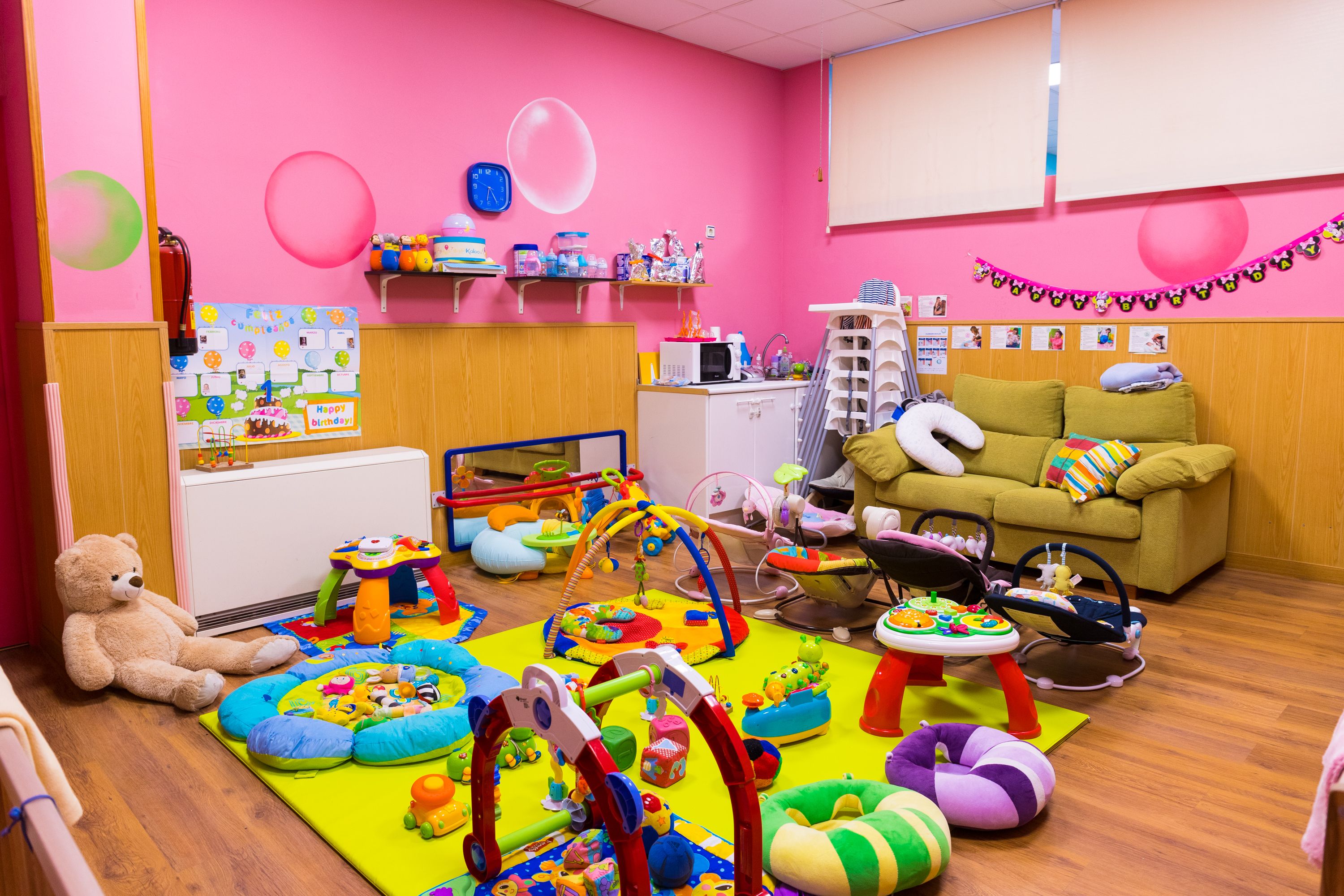 Aula Rosa (bebés): Centro Infantil Pompitas de Centro Infantil Pompitas Aula Rosa (bebés): Centro Infantil Pompitas de Centro Infantil Pompitas