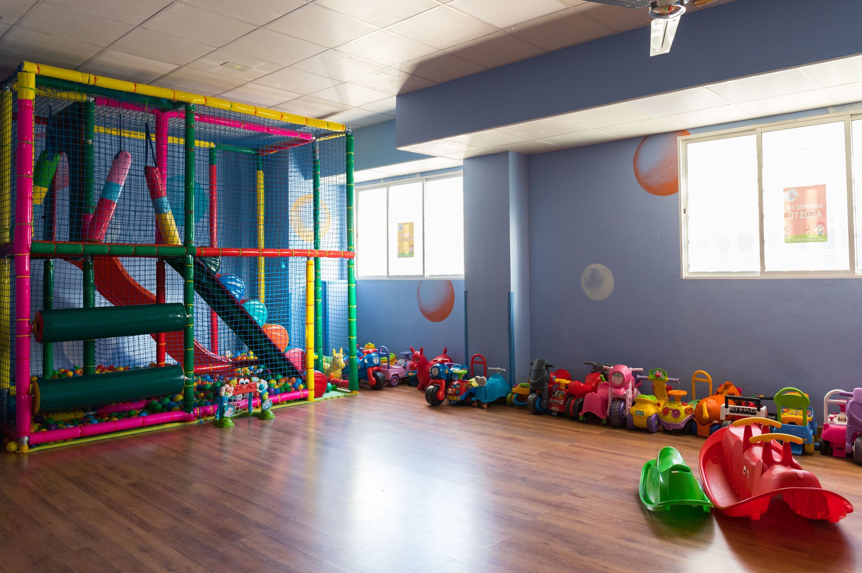 Patio interior y exterior: Centro Infantil Pompitas de Centro Infantil Pompitas Patio interior y exterior: Centro Infantil Pompitas de Centro Infantil Pompitas