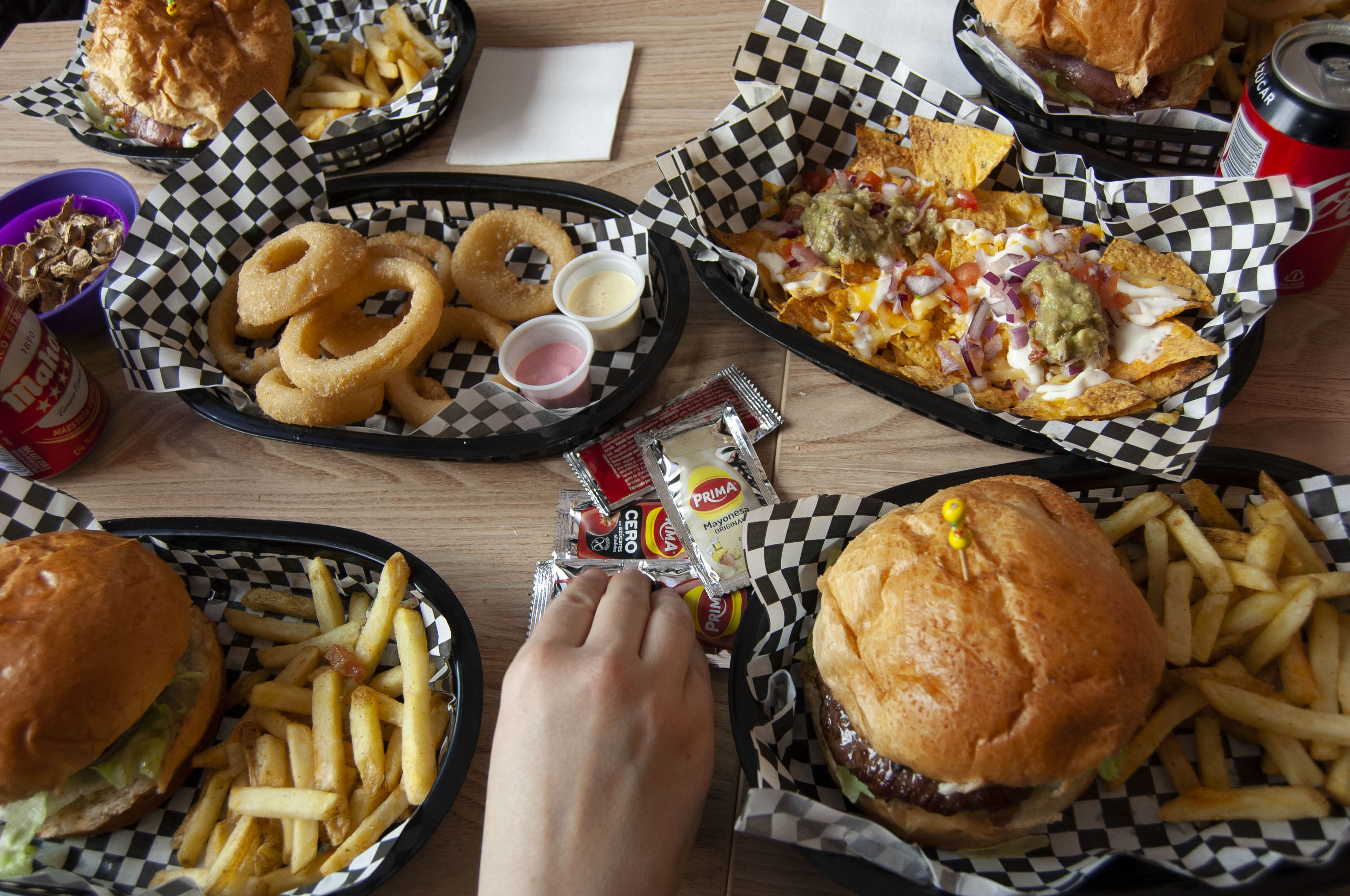 Auténtico sabor americano: Carta de Honey Burger Auténtico sabor americano: Carta de Honey Burger