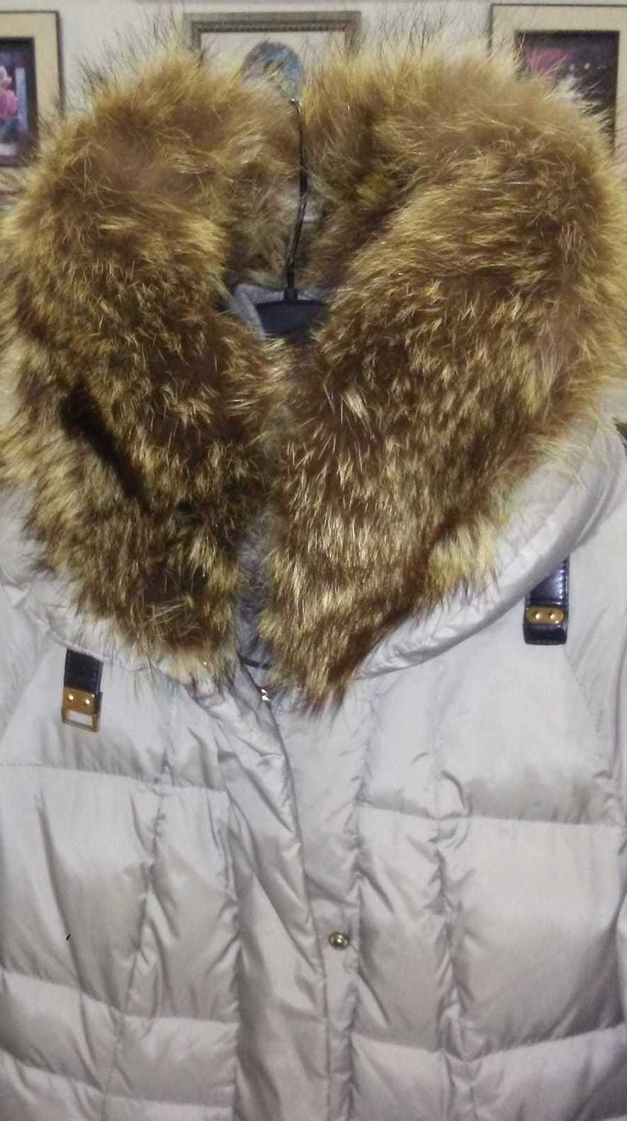 Chaquetón se le añade cuello de piel Chaquetón se le añade cuello de piel