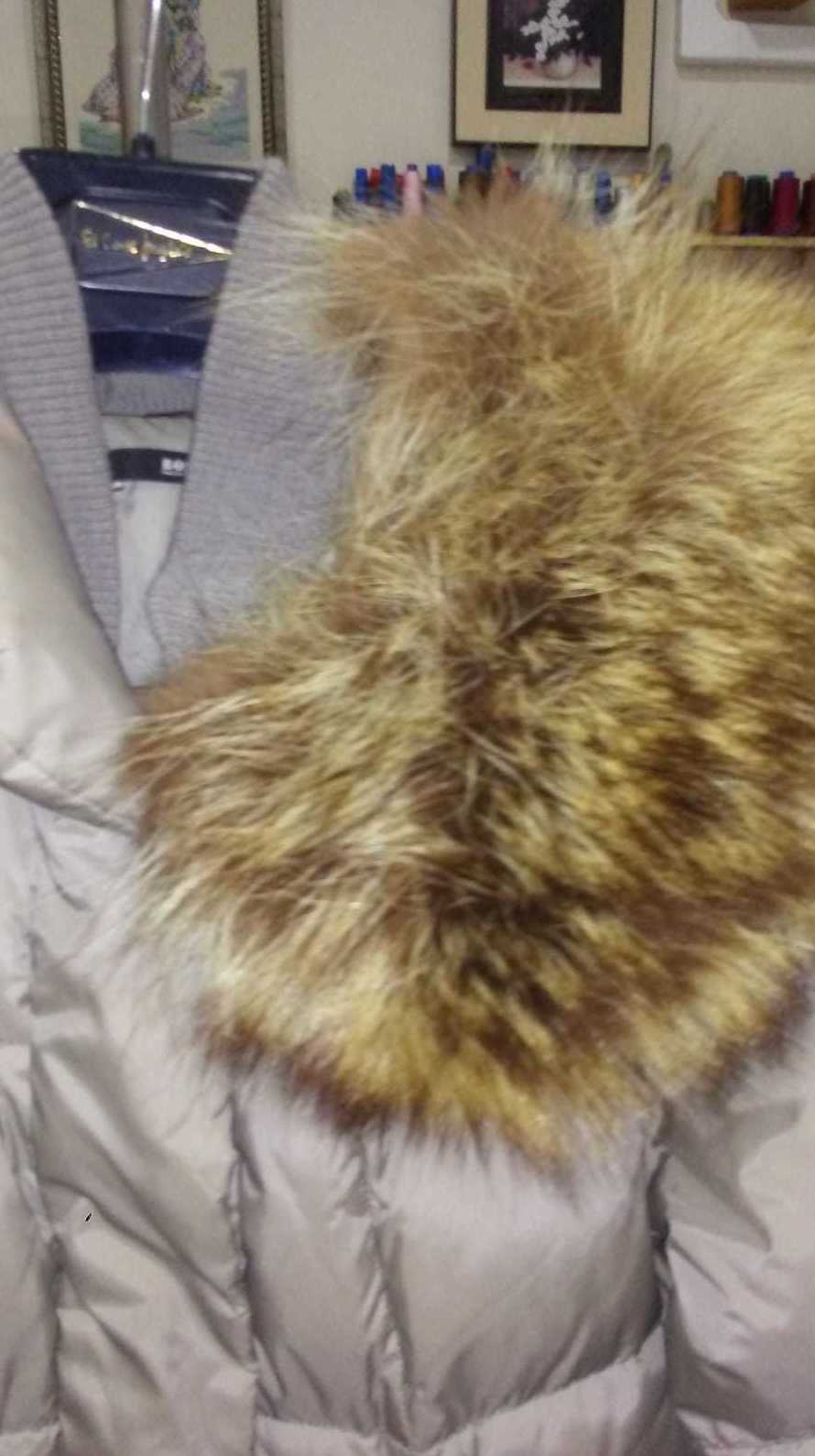Chaquetón se le añade cuello de piel Chaquetón se le añade cuello de piel