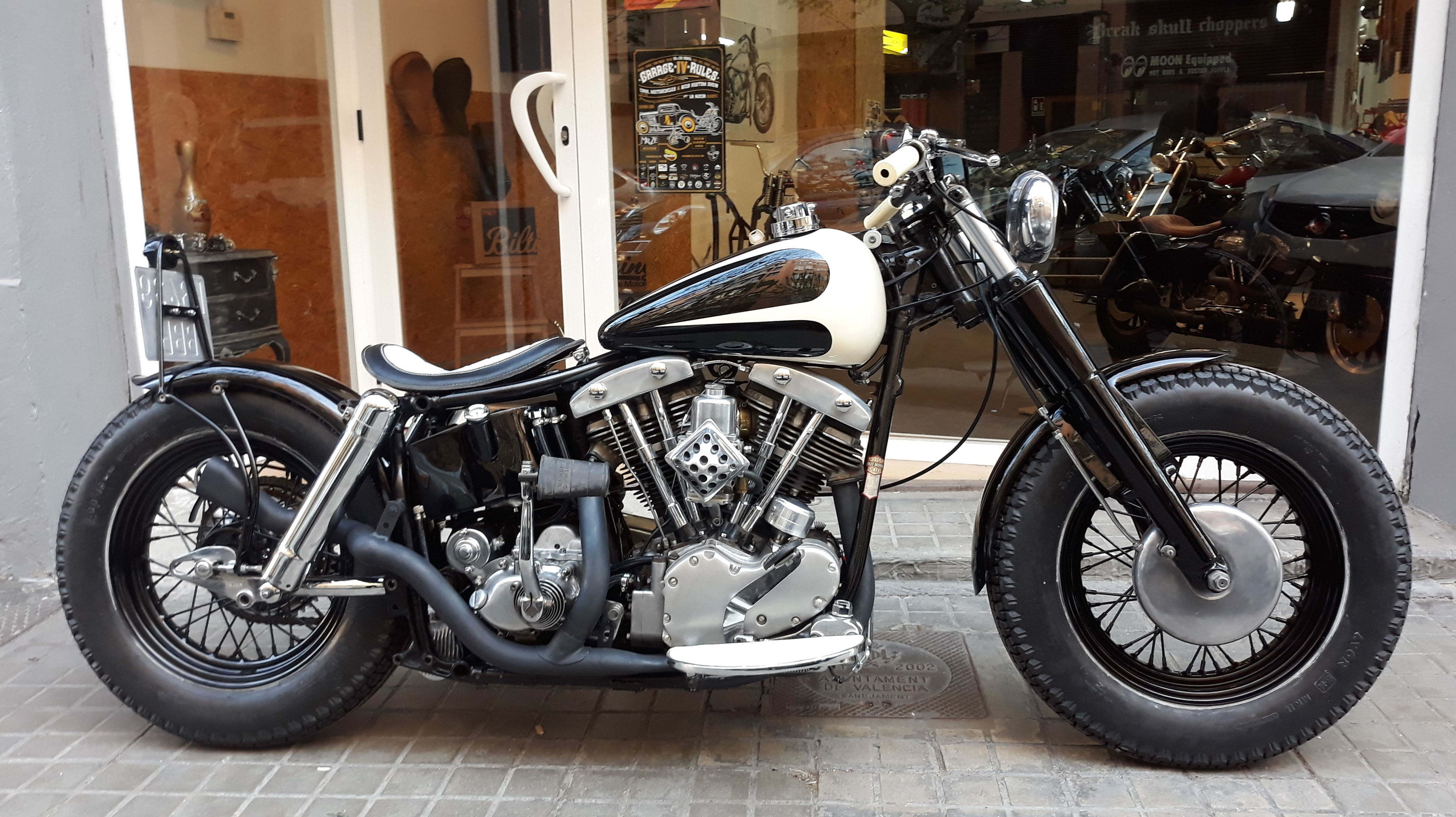 #bobbers #choppers #customshop #harleydavidson #shovelhead panhead #japanstyle #bobbers en Valencia #bobbers #choppers #customshop #harleydavidson #shovelhead panhead #japanstyle #bobbers en Valencia