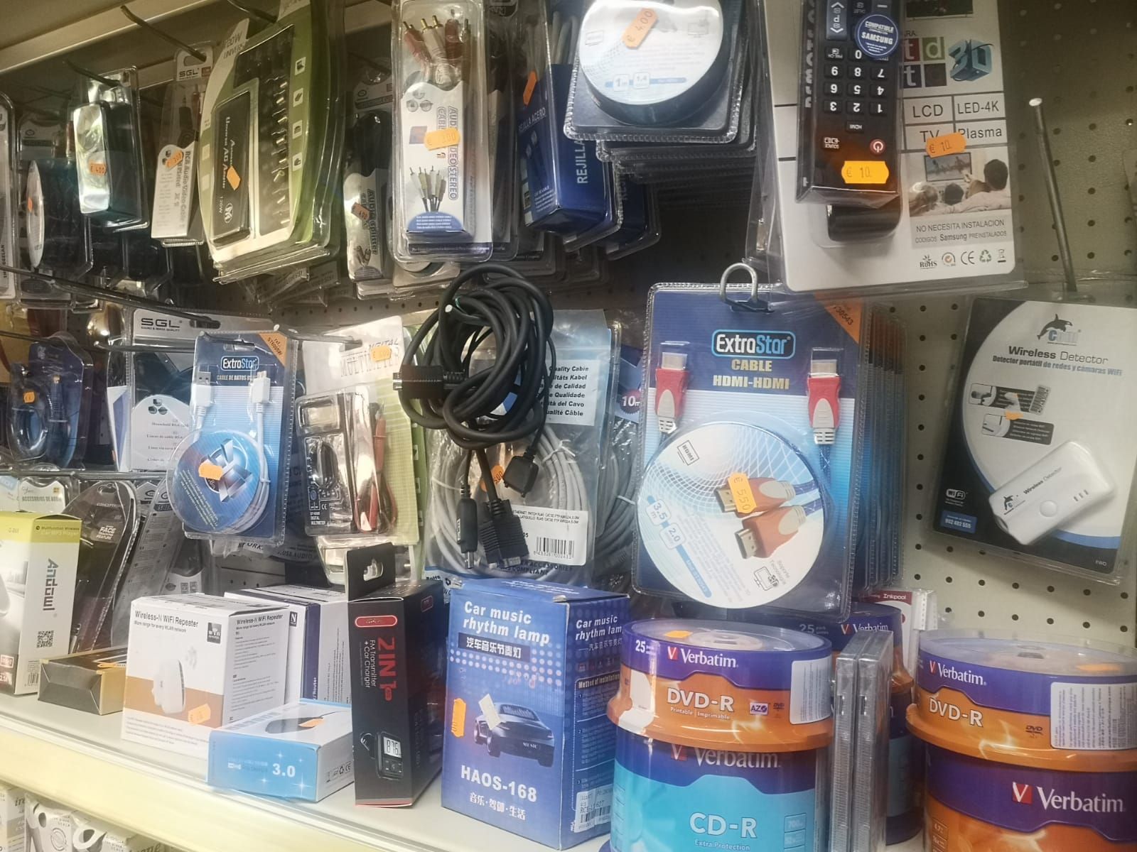 Accesorios de telefonía: Servicios de Euro Melgar 100 Accesorios de telefonía: Servicios de Euro Melgar 100