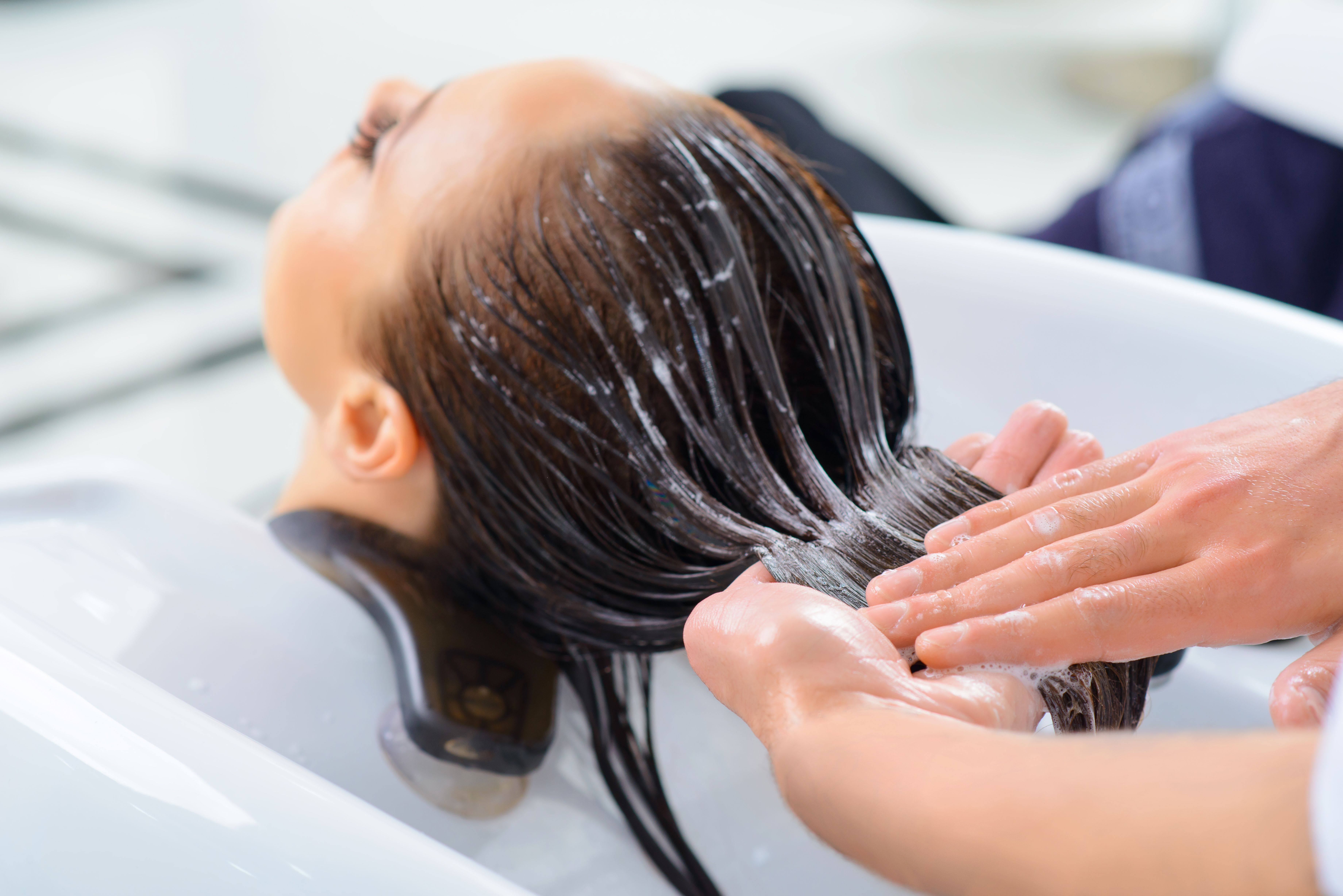Tratamiento de hidratación femenino: Servicios de Macias Hair Studio Poblenou Tratamiento de hidratación femenino: Servicios de Macias Hair Studio Poblenou