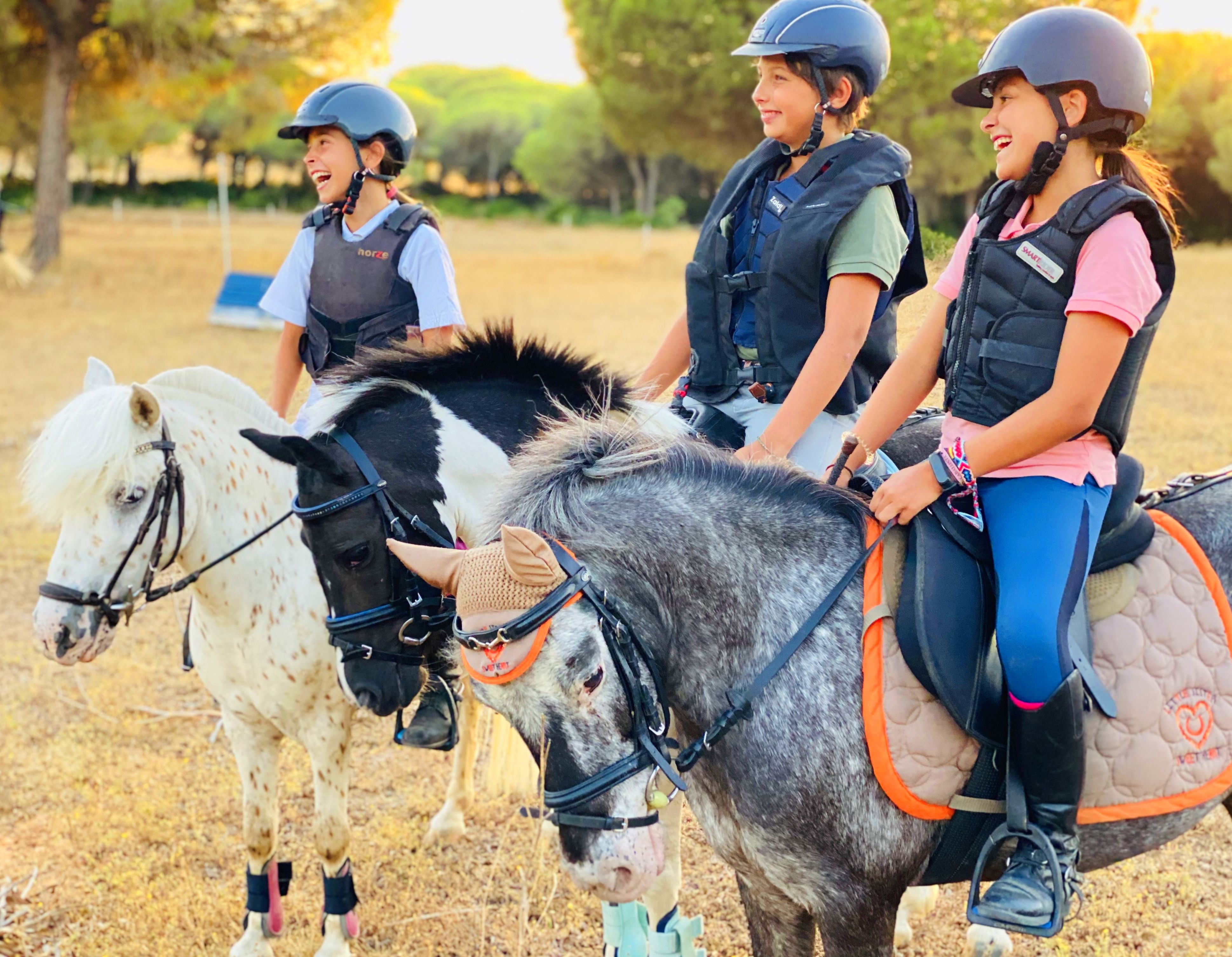 Paseos en poni: Servicios de Club Hípico Lira Cubero Paseos en poni: Servicios de Club Hípico Lira Cubero