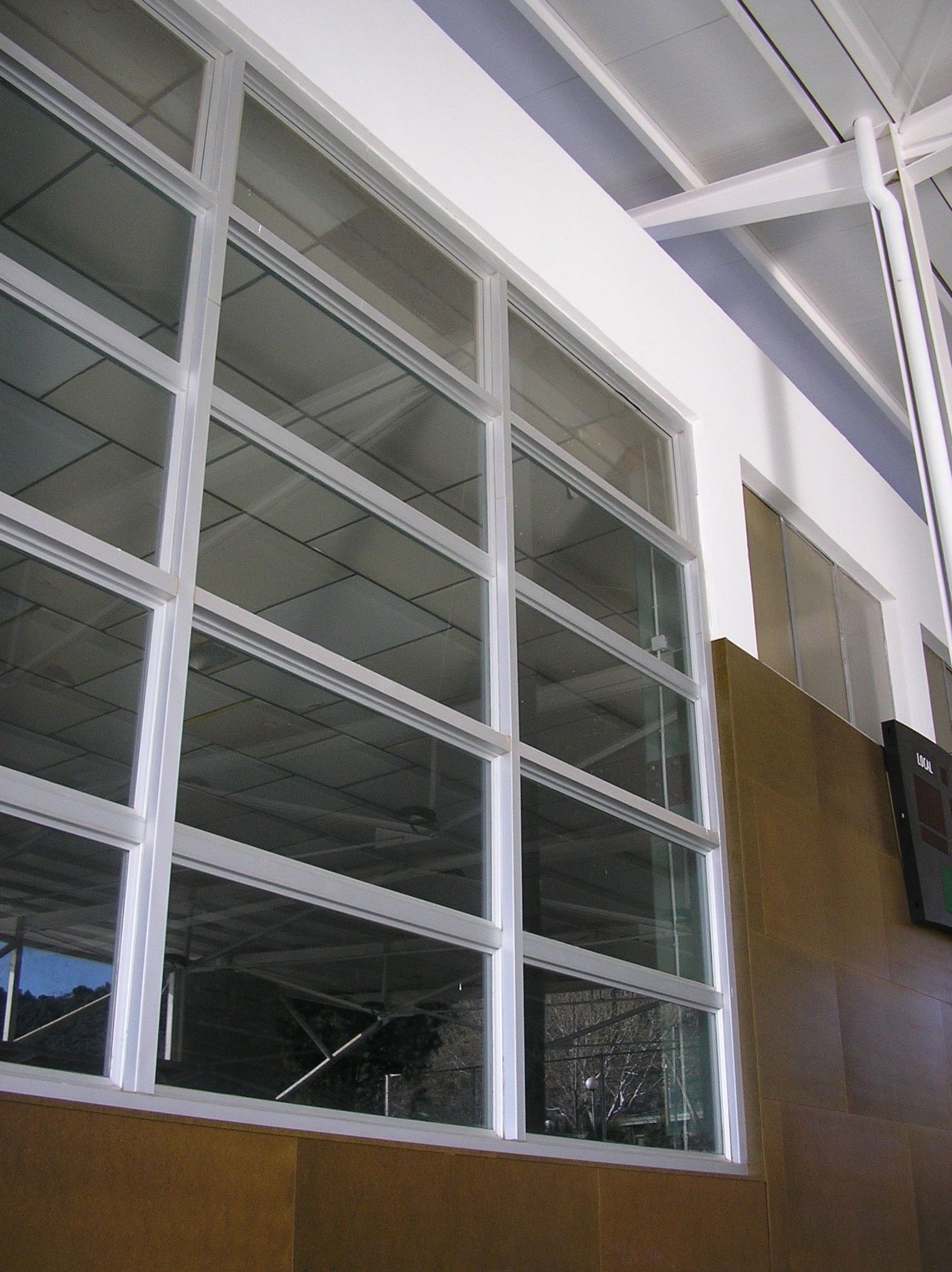 Ventana de aluminio blanco