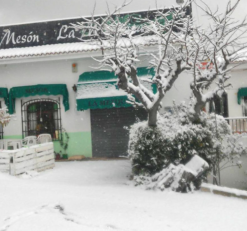 Nuestro mesón con nieve 