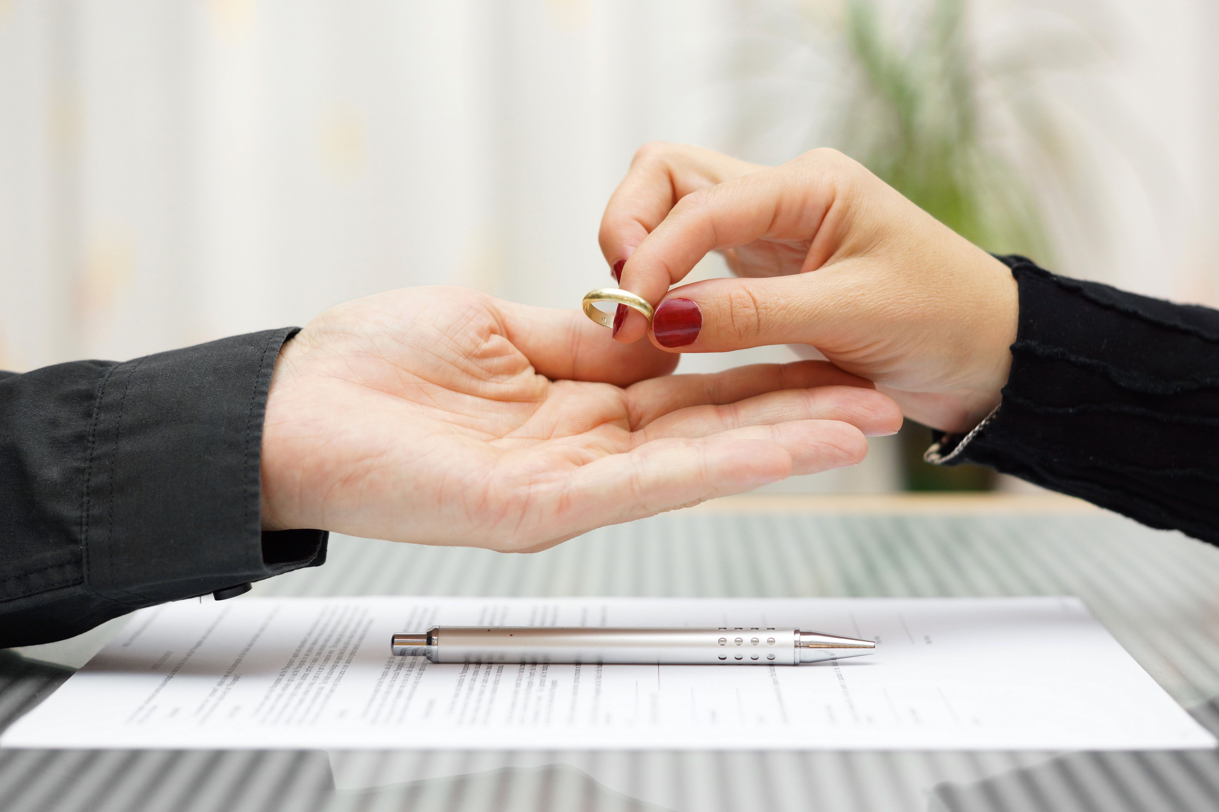 Parejas de hecho, Matrimonios y Divorcios: Servicios de NOTARÍA REGINA ELENA IZQUIERDO MUÑOZ. Parejas de hecho, Matrimonios y Divorcios: Servicios de NOTARÍA REGINA ELENA IZQUIERDO MUÑOZ.