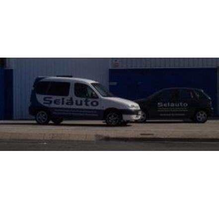 Vehículo de cortesía: Servicios de Selauto Vehículo de cortesía: Servicios de Selauto
