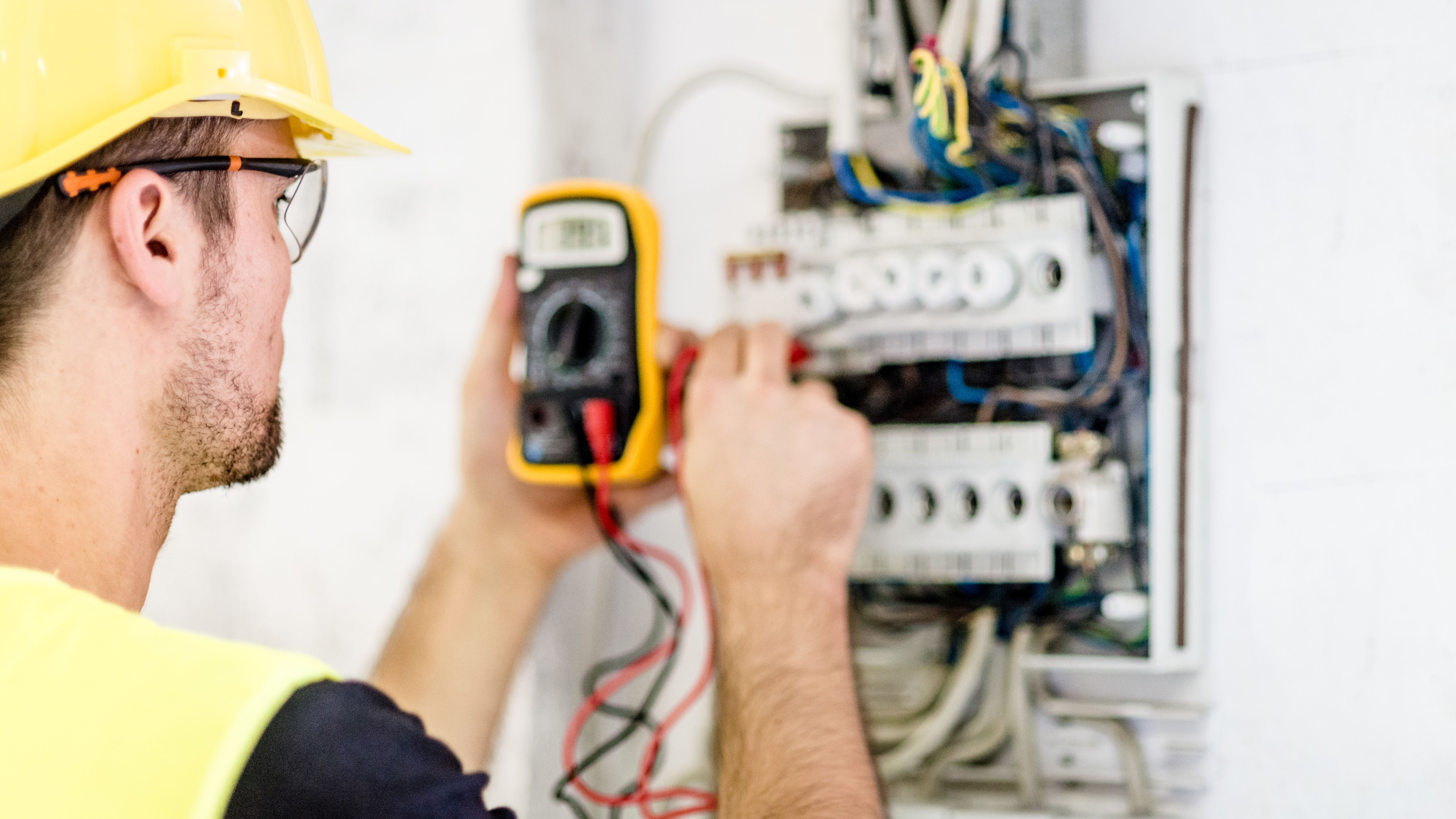 Instalaciones eléctricas en baja tensión: Servicios de Vegaluz, S.L. Instalaciones eléctricas en baja tensión: Servicios de Vegaluz, S.L.