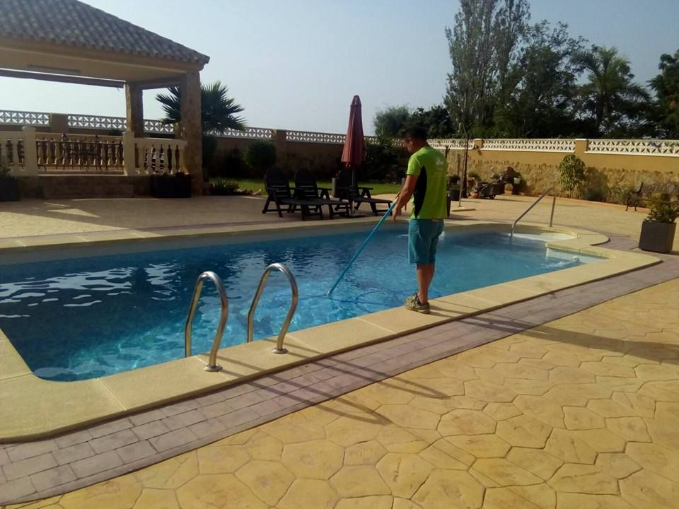 Mantenimiento de piscinas: Servicios de PauMar Jardines y Piscinas Mantenimiento de piscinas: Servicios de PauMar Jardines y Piscinas