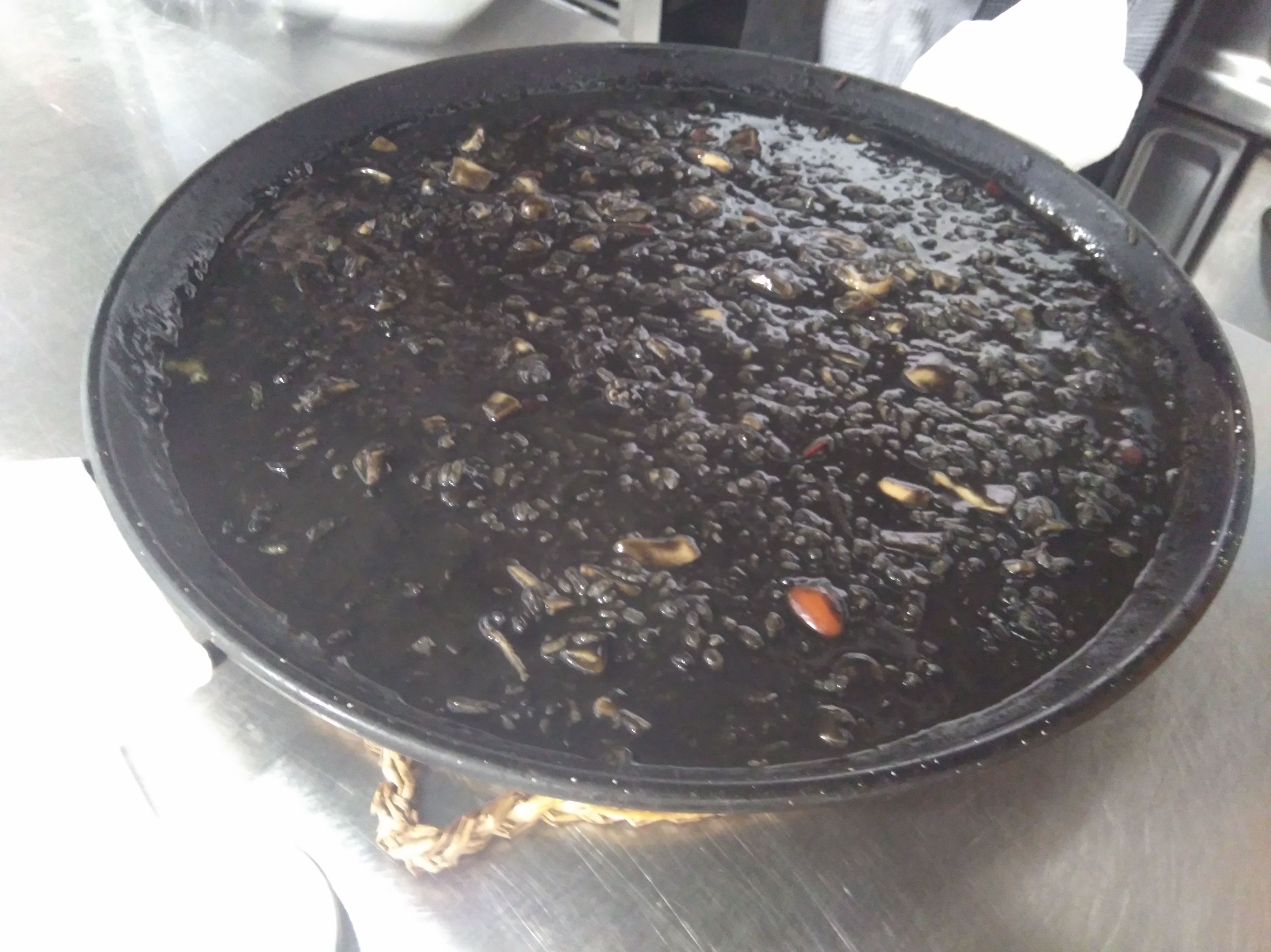 Arroz negro con chocos de transmallo Arroz negro con chocos de transmallo