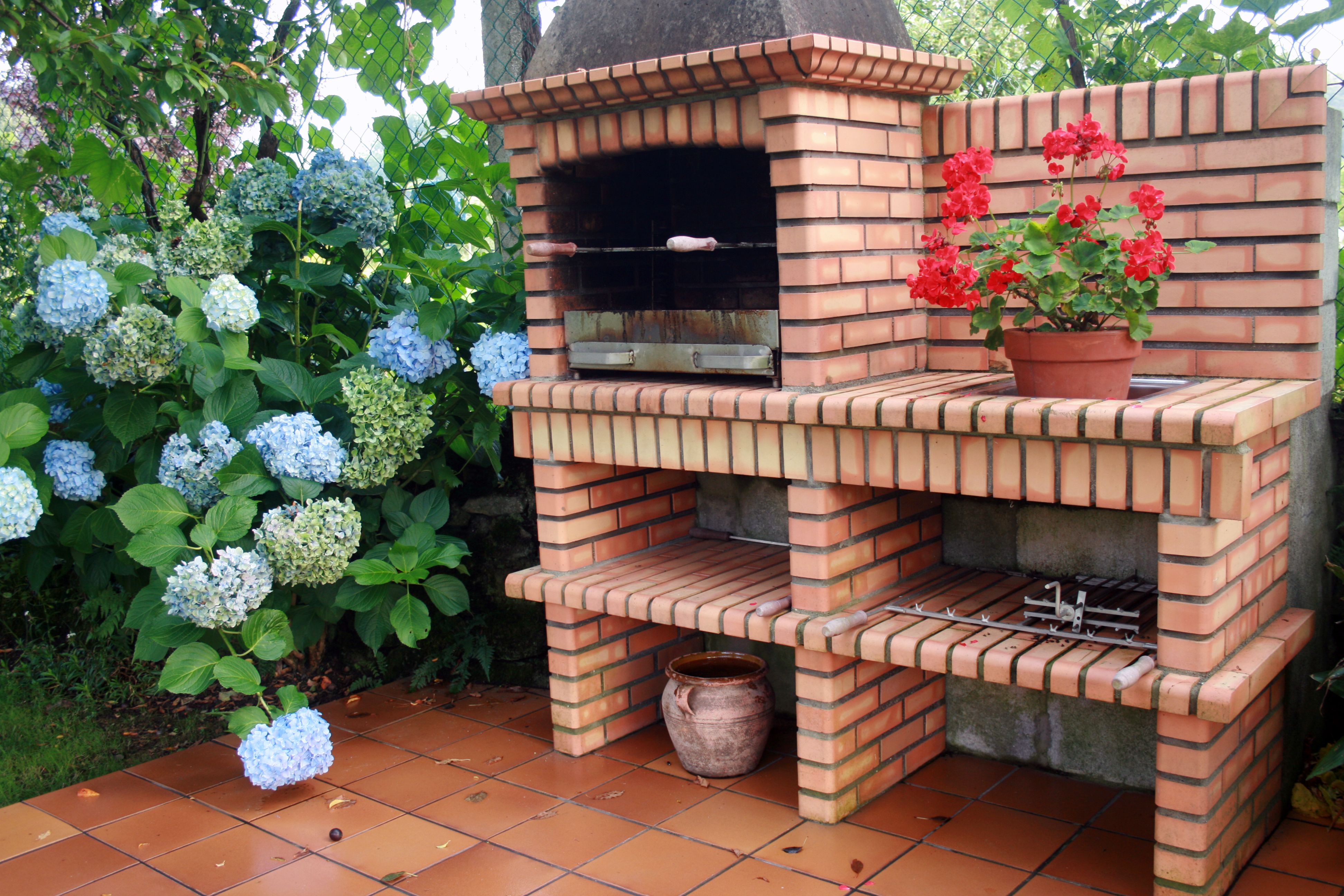 Construcción de barbacoas de obra: Servicios de Reformas y Jardinería Juan Construcción de barbacoas de obra: Servicios de Reformas y Jardinería Juan