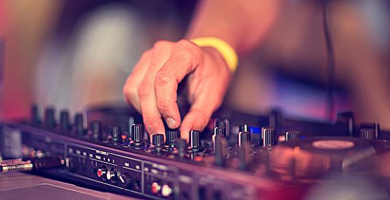 DJ y Grupos de Animación: Servicios de Programaciones Artísticas Ayuso DJ y Grupos de Animación: Servicios de Programaciones Artísticas Ayuso