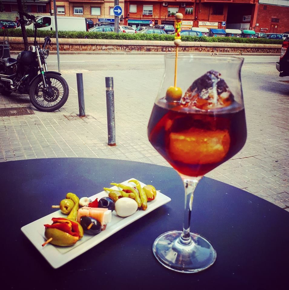 Refrescos: Tapas y Especialidades de Plats i Vermut Refrescos: Tapas y Especialidades de Plats i Vermut