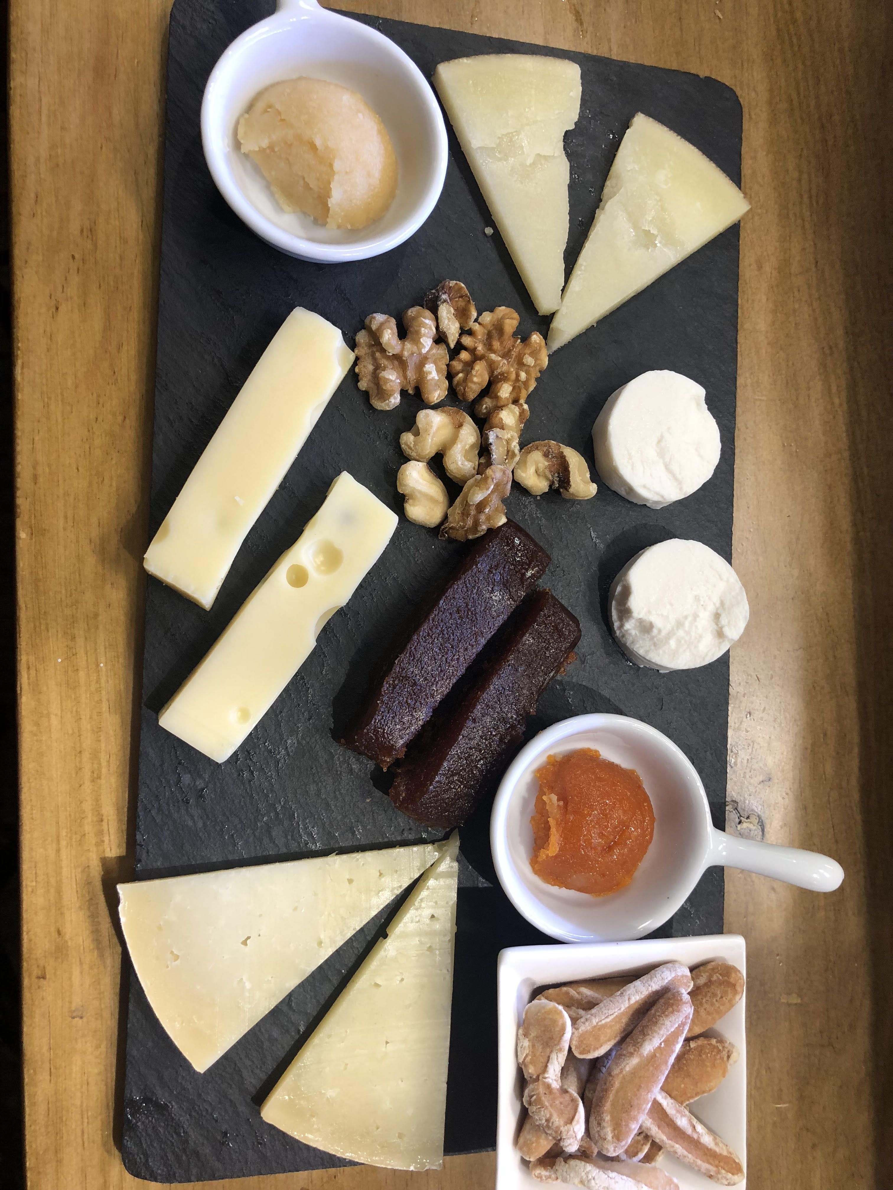 Embutidos: Tapas y Especialidades de Plats i Vermut Embutidos: Tapas y Especialidades de Plats i Vermut