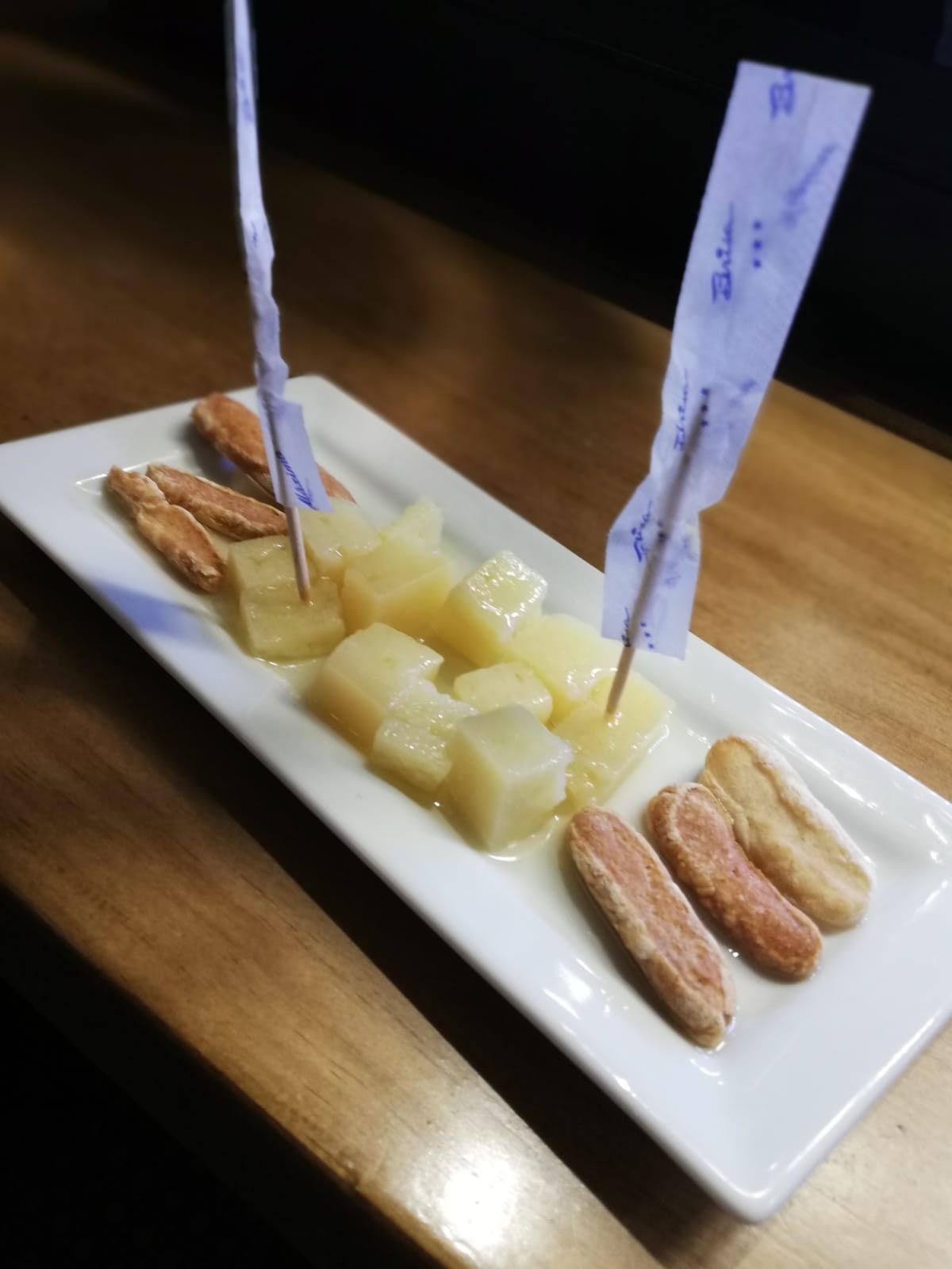 Aperitivos: Tapas y Especialidades de Plats i Vermut Aperitivos: Tapas y Especialidades de Plats i Vermut