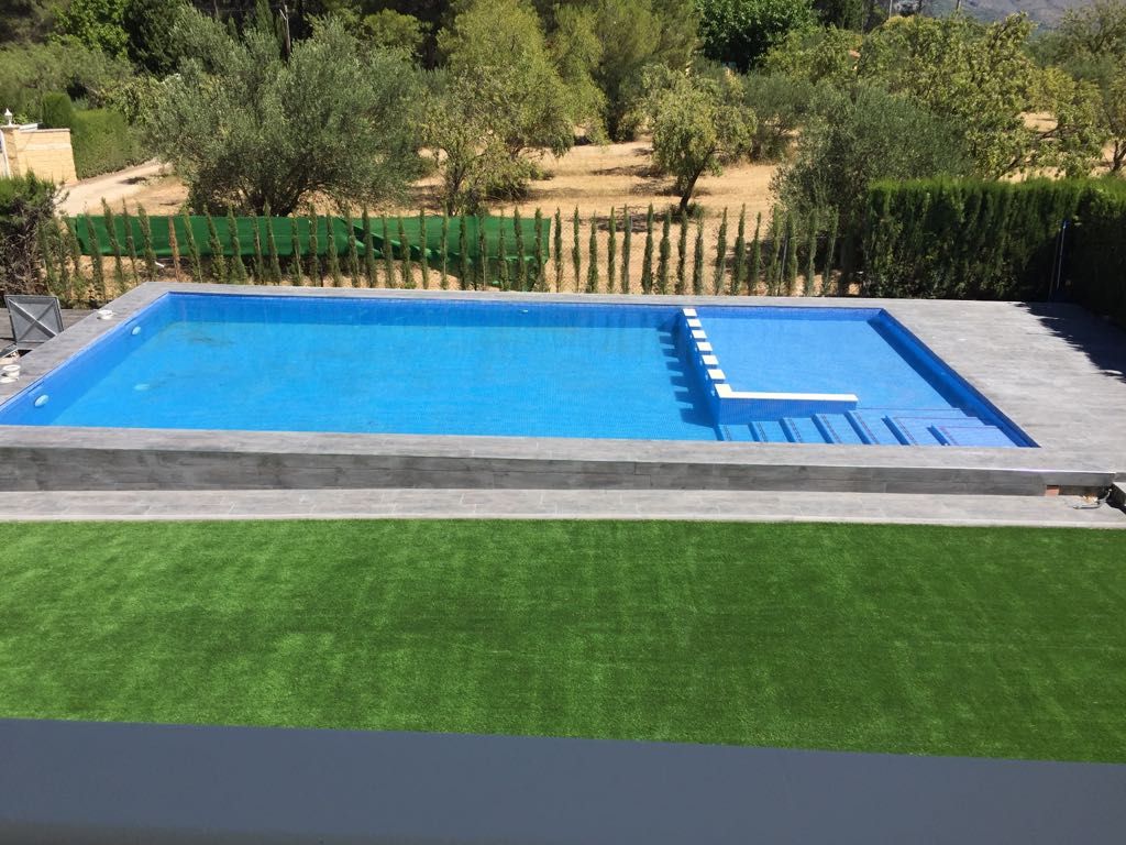 Piscinas: Servicios de Construsalior, S.L.U. Piscinas: Servicios de Construsalior, S.L.U.