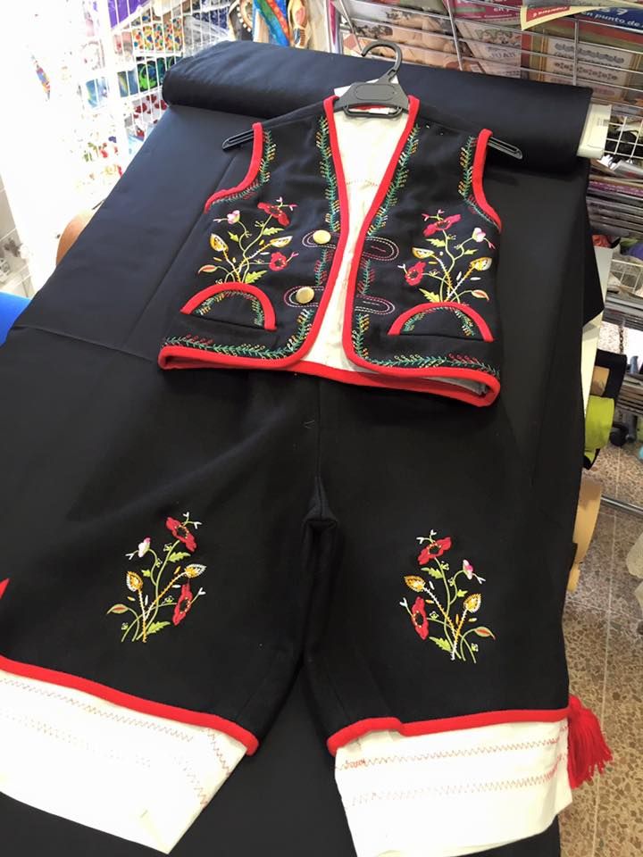 Trajes y artículos para fiestas regionales y carnaval: Servicios de Mercería Lores Trajes y artículos para fiestas regionales y carnaval: Servicios de Mercería Lores