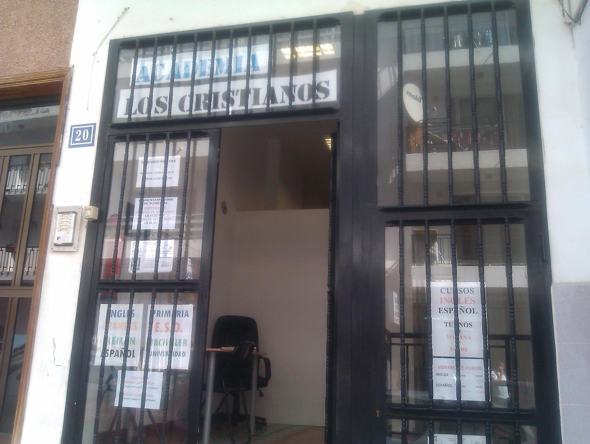 Fachada de la academia TENERIFE LOS CRISTIANOS