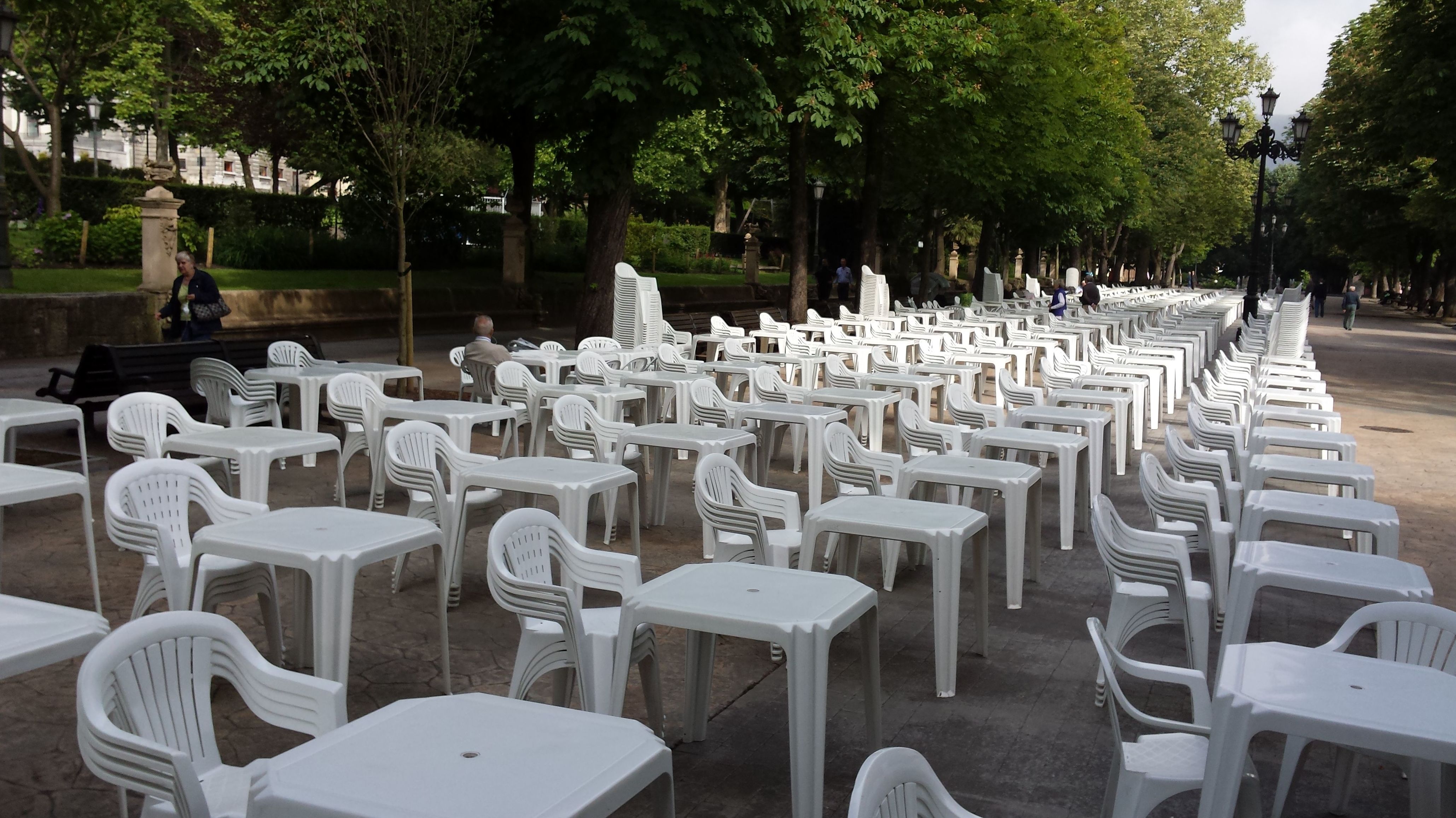 Alquiler de mesas para eventos. Alquiler de mesas para eventos.
