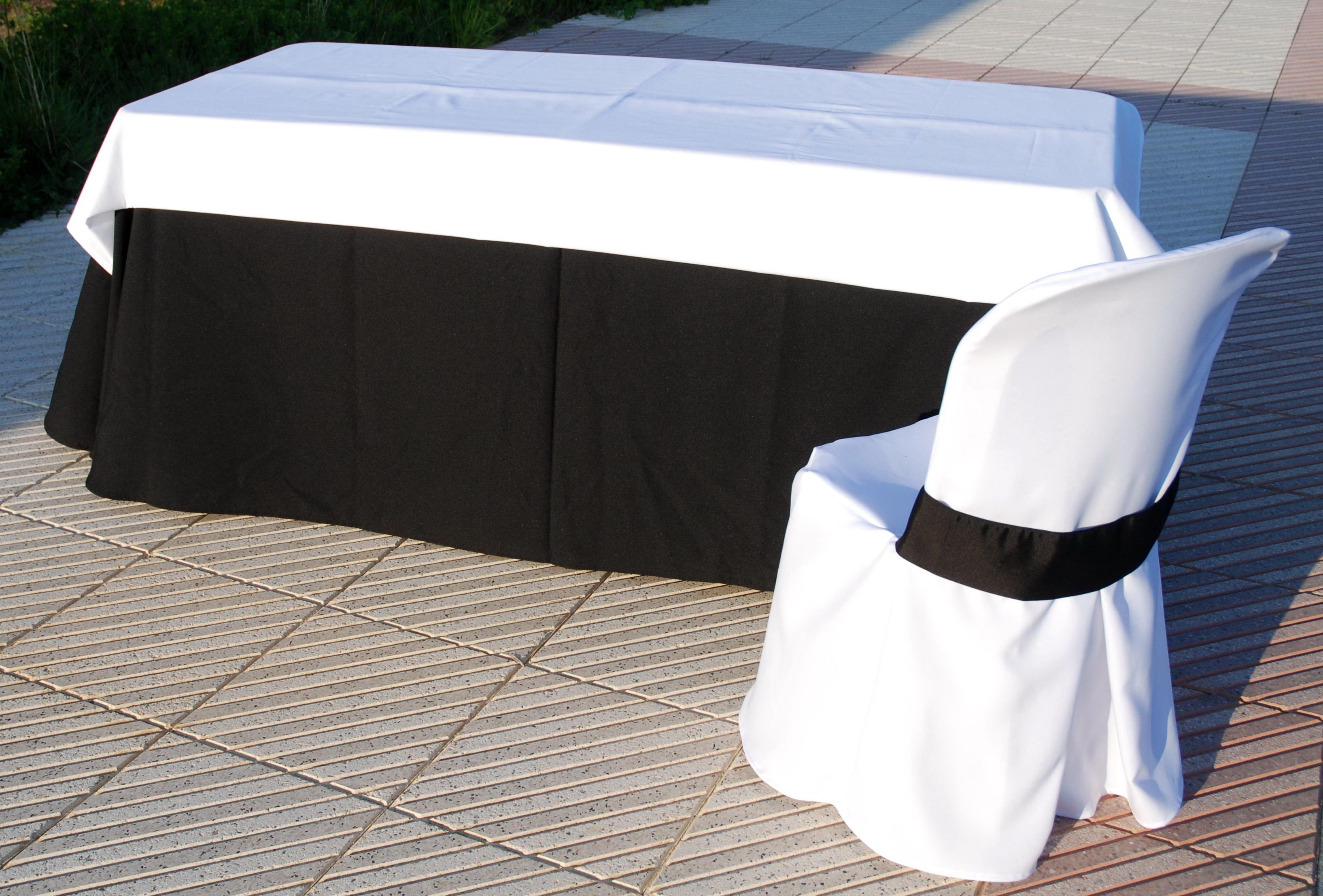 Alquiler mantel negro cubre mantel color blanco,evento,boda,Asturias. Alquiler mantel negro cubre mantel color blanco,evento,boda,Asturias.