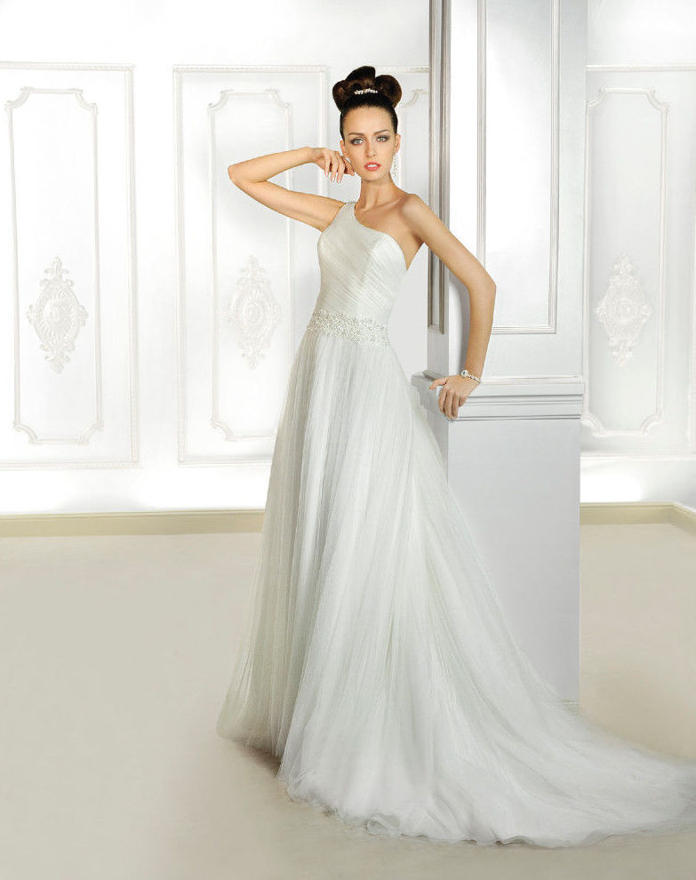 colección cosmobella: vestidos de novia y otros de lorena rubio