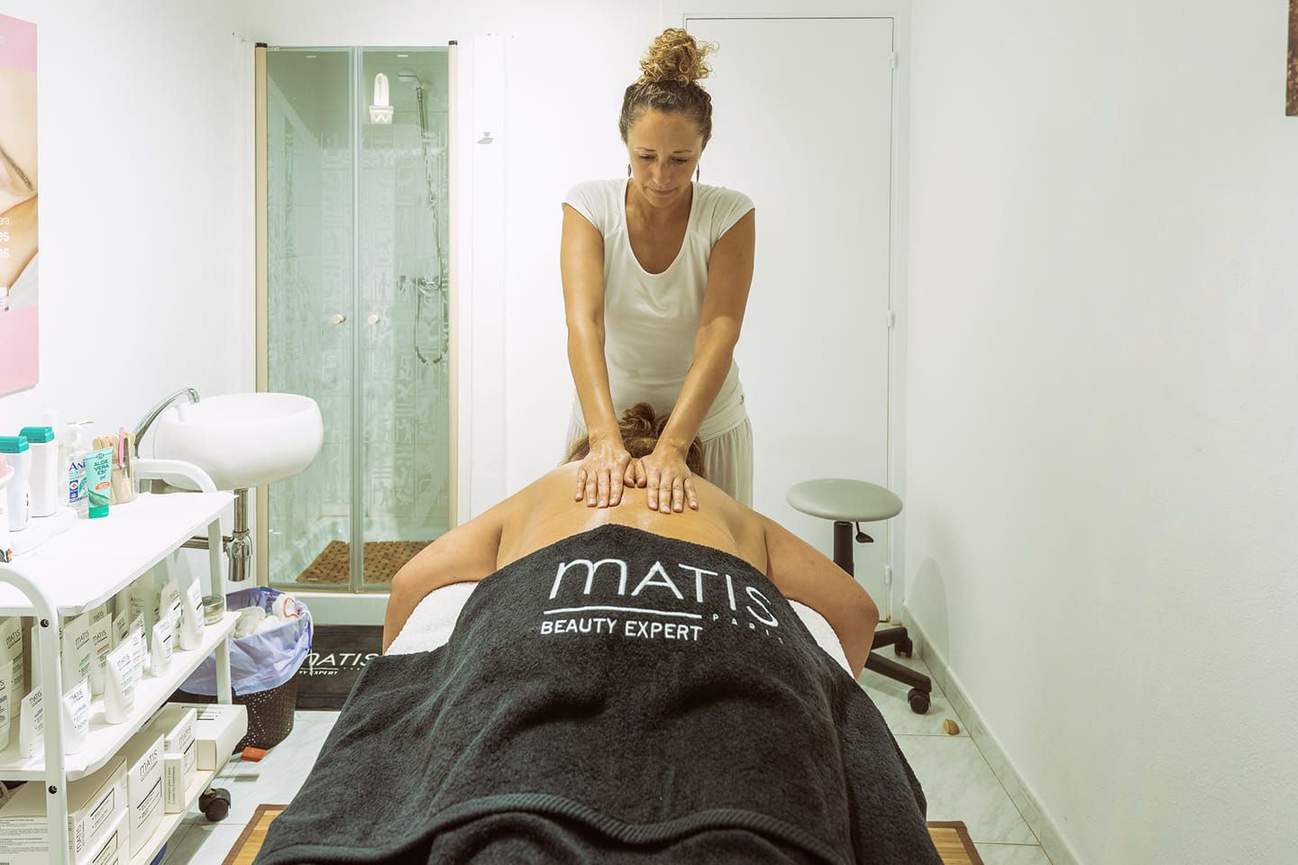 Masajes / Massages: Servicios de Dala Estética y Masaje Masajes / Massages: Servicios de Dala Estética y Masaje