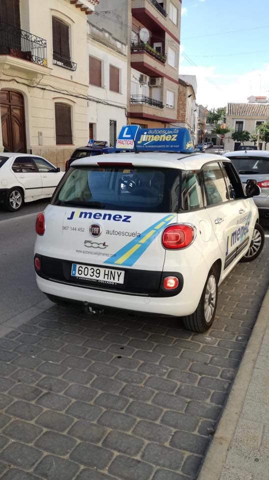 Turismos y furgonetas: Permiso de conducir de Autoescuela Jiménez Turismos y furgonetas: Permiso de conducir de Autoescuela Jiménez
