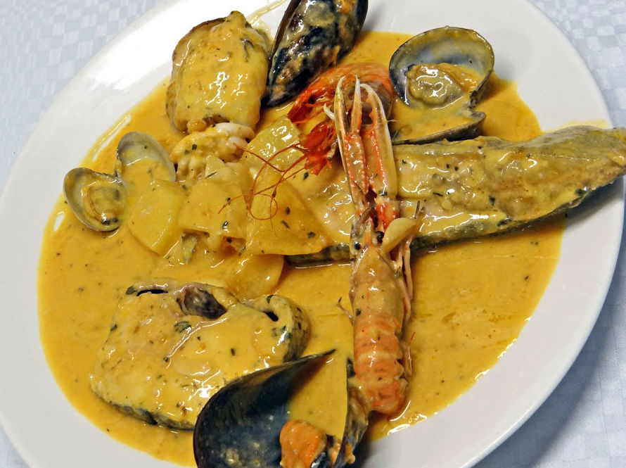 Suquet de pescado en Restaurant Rosamar, L'Estartit (Girona)