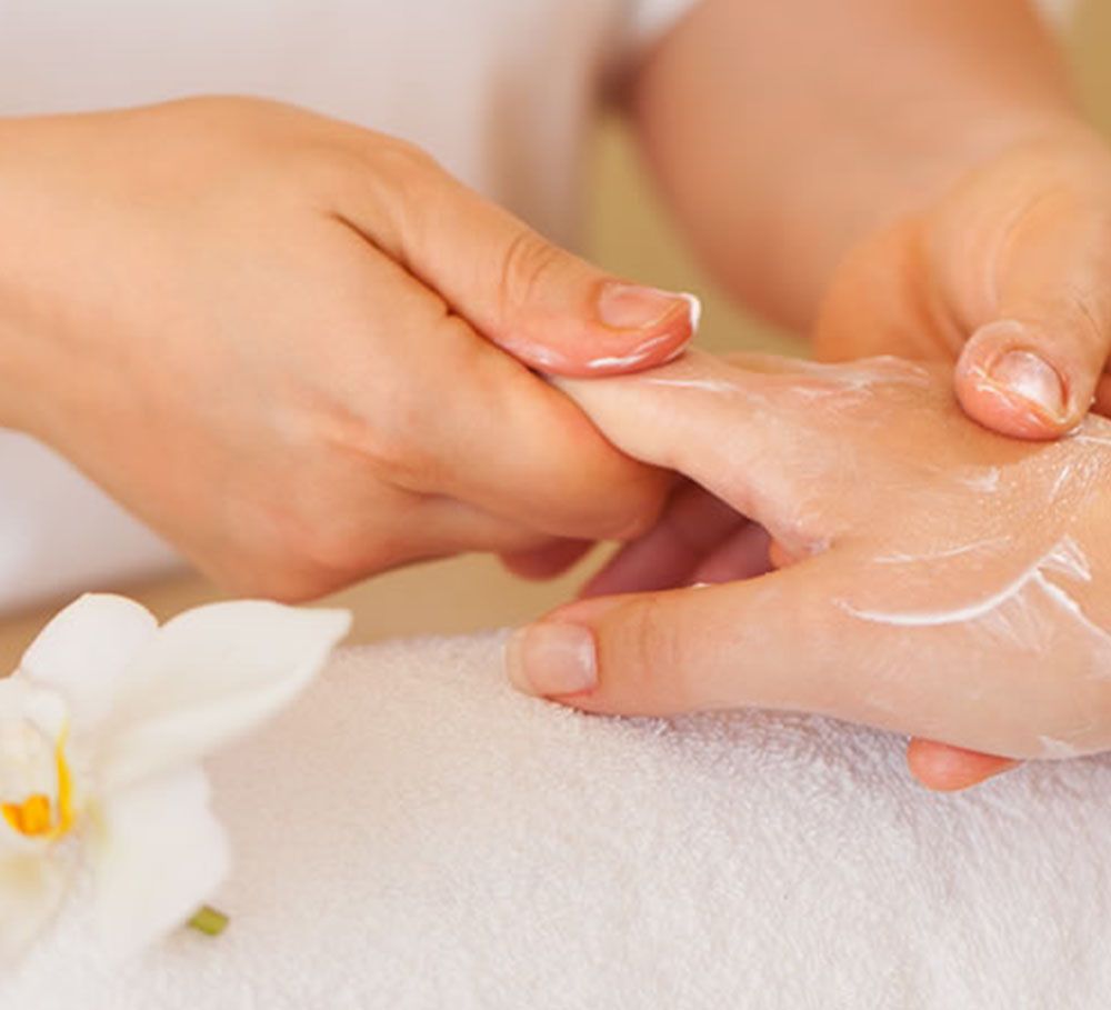 Tratamiento Spa de manos: Servicios de Peluquería Cristina Tratamiento Spa de manos: Servicios de Peluquería Cristina