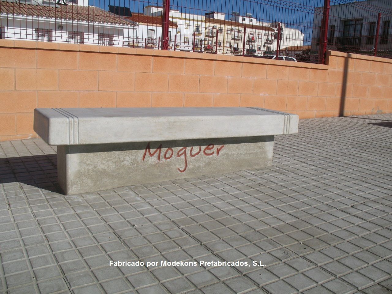 Modelo Terra. Banco personalizadocon el nombre de la ciudad Modelo Terra. Banco personalizadocon el nombre de la ciudad