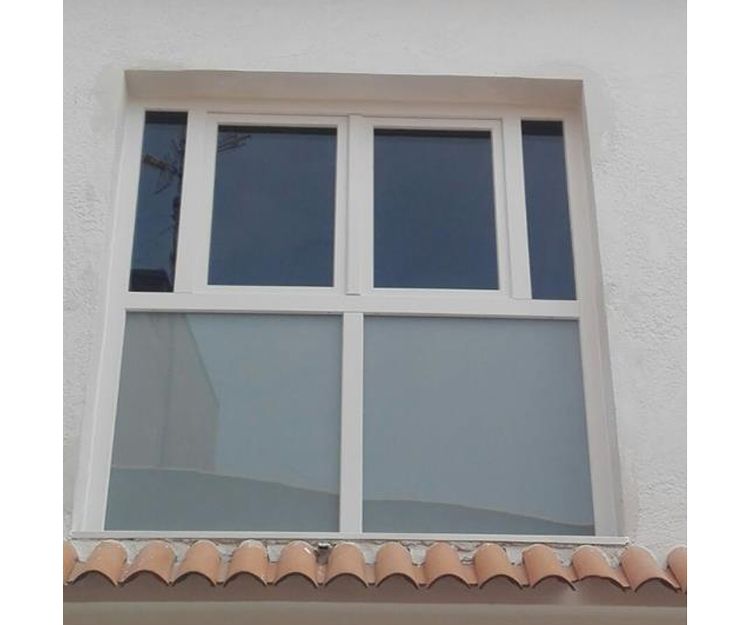 Ventana de aluminio blanco