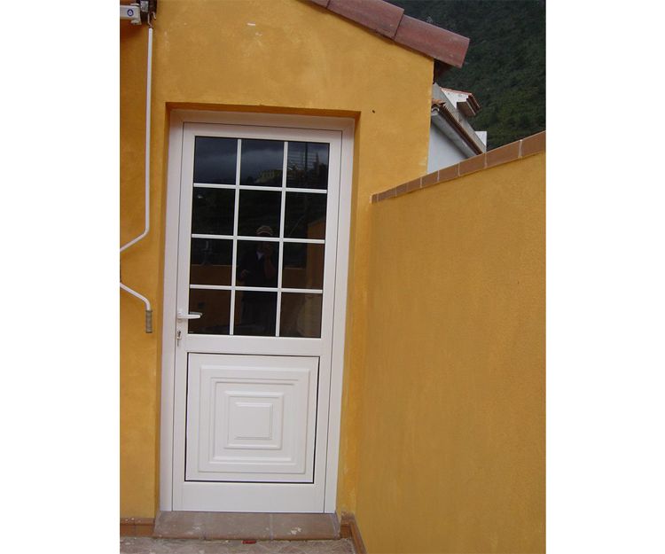 Puerta de aluminio blanco