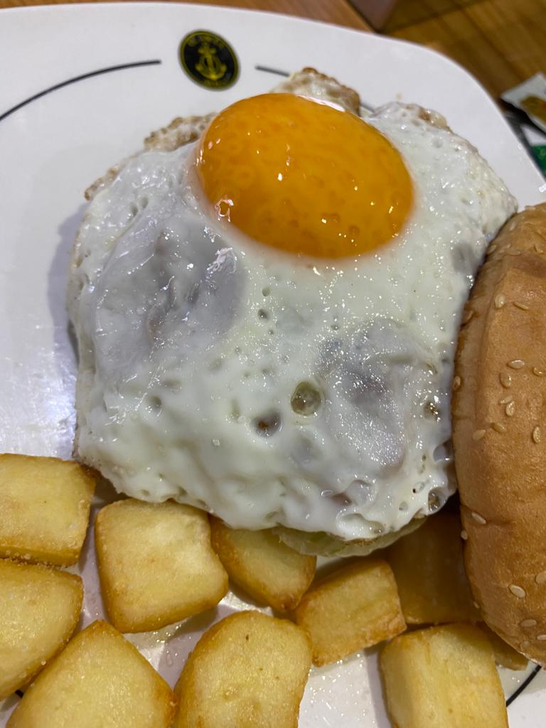 Hamburguesa con huevo Hamburguesa con huevo