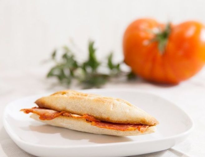 Bocatines de anchoas, jamón, paleta, queso...: Carta de La Encinita Bocatines de anchoas, jamón, paleta, queso...: Carta de La Encinita