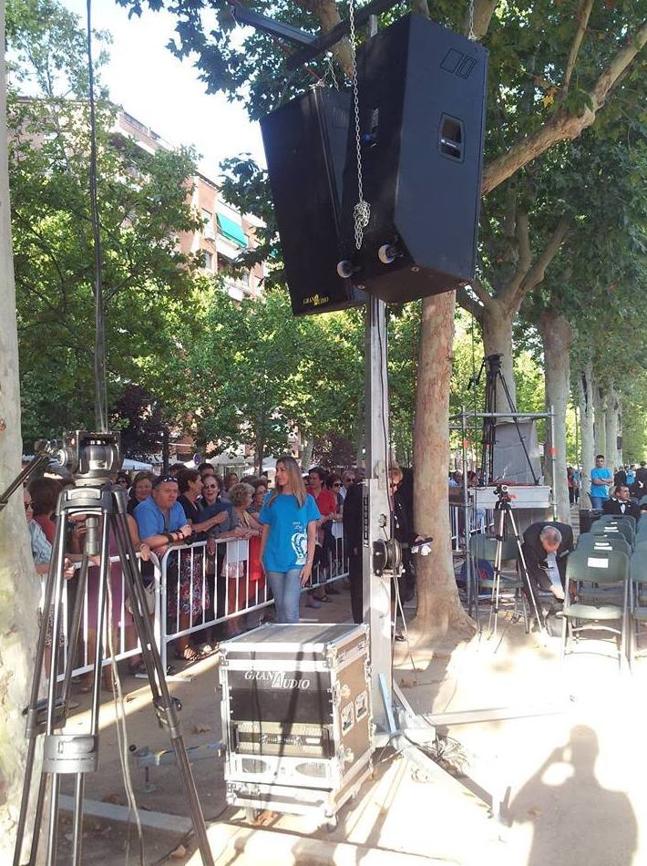 Escenario y estructuras: Servicios de GranAudio Escenario y estructuras: Servicios de GranAudio