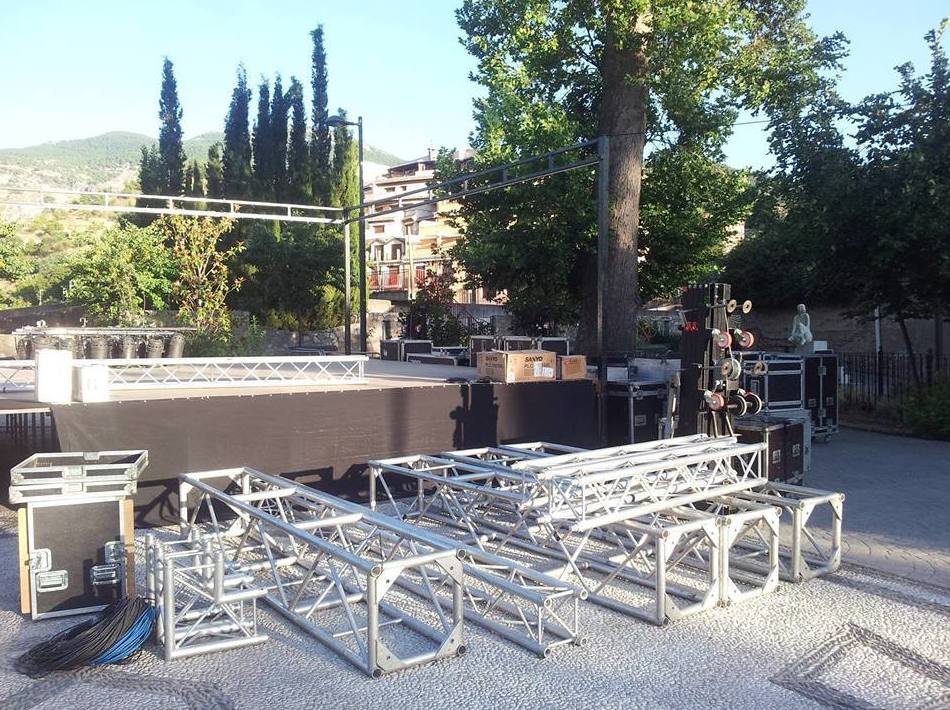 Escenario y estructuras: Servicios de GranAudio Escenario y estructuras: Servicios de GranAudio