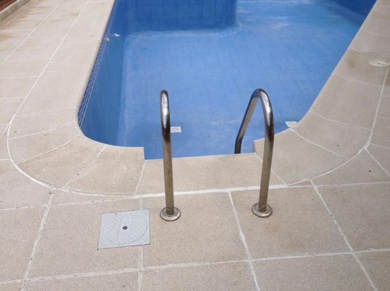 Creación de piscina con plato de ducha: Productos y Servicios de Bordes de Piscinas J. Antonio Alonso Creación de piscina con plato de ducha: Productos y Servicios de Bordes de Piscinas J. Antonio Alonso