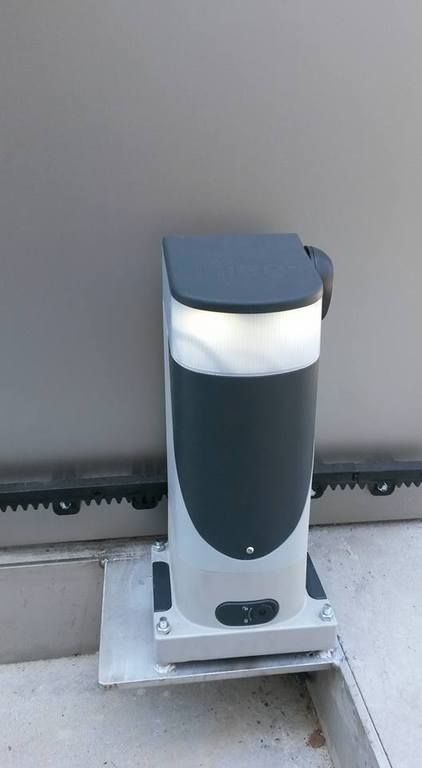 Instalación de puertas correderas: Motores y automatismos de Automatismos Jimm Instalación de puertas correderas: Motores y automatismos de Automatismos Jimm