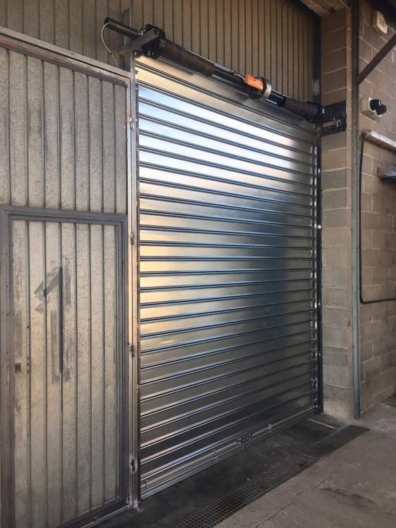 Instalación de puertas enrollables: Motores y automatismos de Automatismos Jimm Instalación de puertas enrollables: Motores y automatismos de Automatismos Jimm