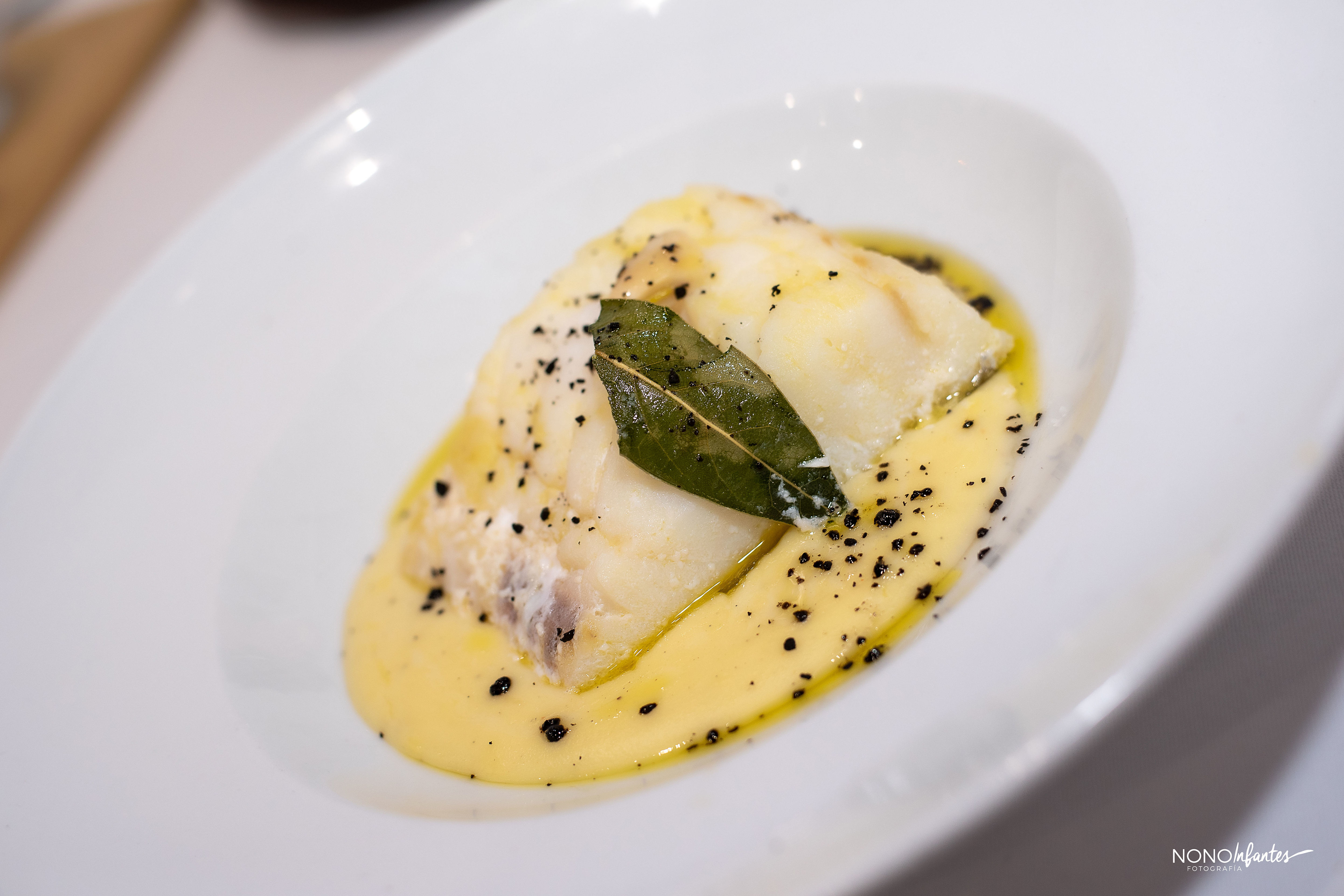 Centro de bacalao confitado a baja temperatura con parmentiere trufada Centro de bacalao confitado a baja temperatura con parmentiere trufada