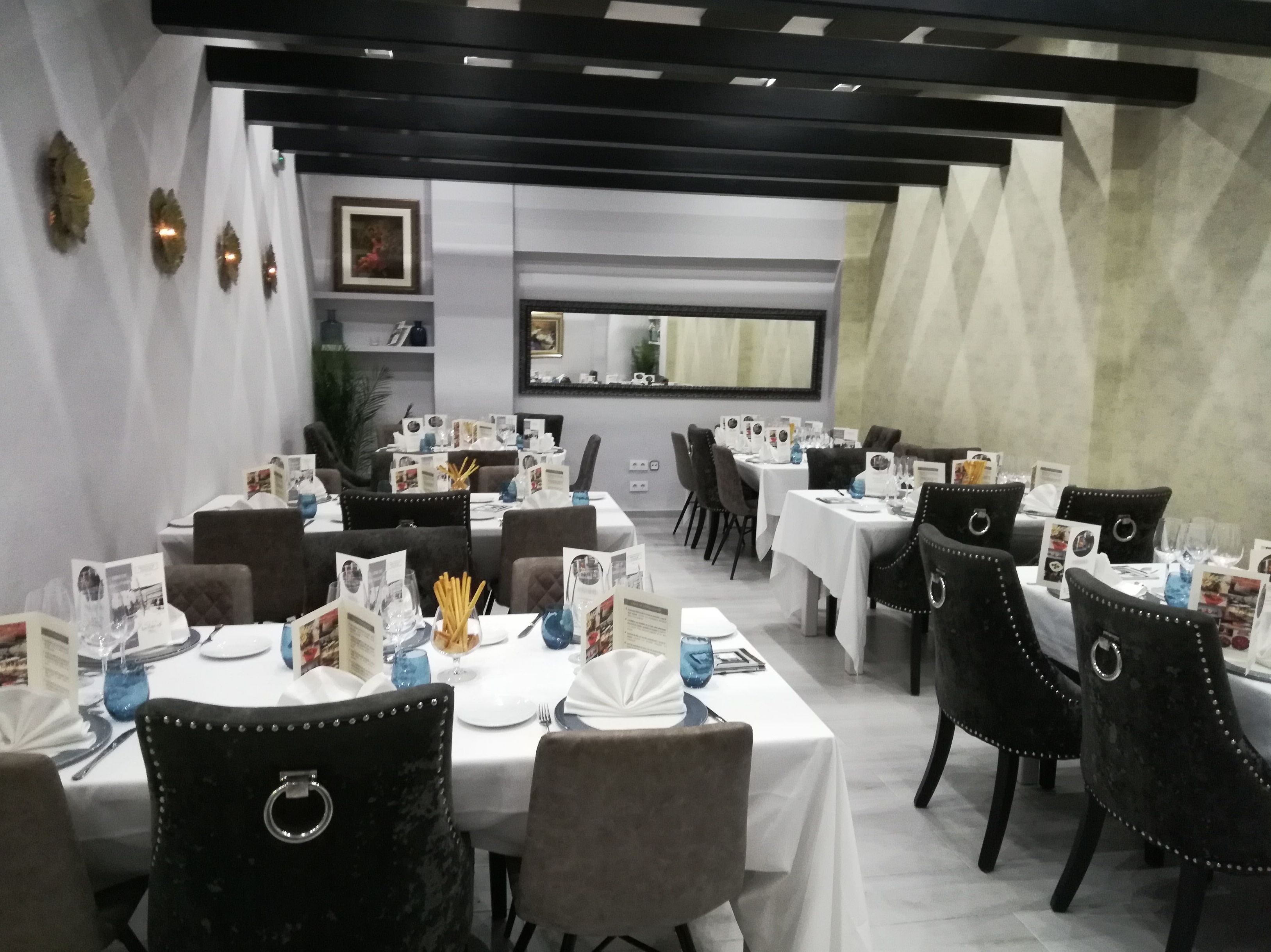 SALÓN PREPARADO PARA LA CENA SENSACIONES SALÓN PREPARADO PARA LA CENA SENSACIONES