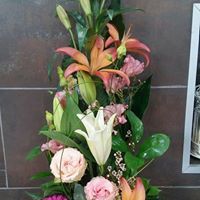 Centros y cestas de flores: TIENDA ONLINE Y CATÁLOGO de Floristería y Regalos Caprichos Parla Centros y cestas de flores: TIENDA ONLINE Y CATÁLOGO de Floristería y Regalos Caprichos Parla