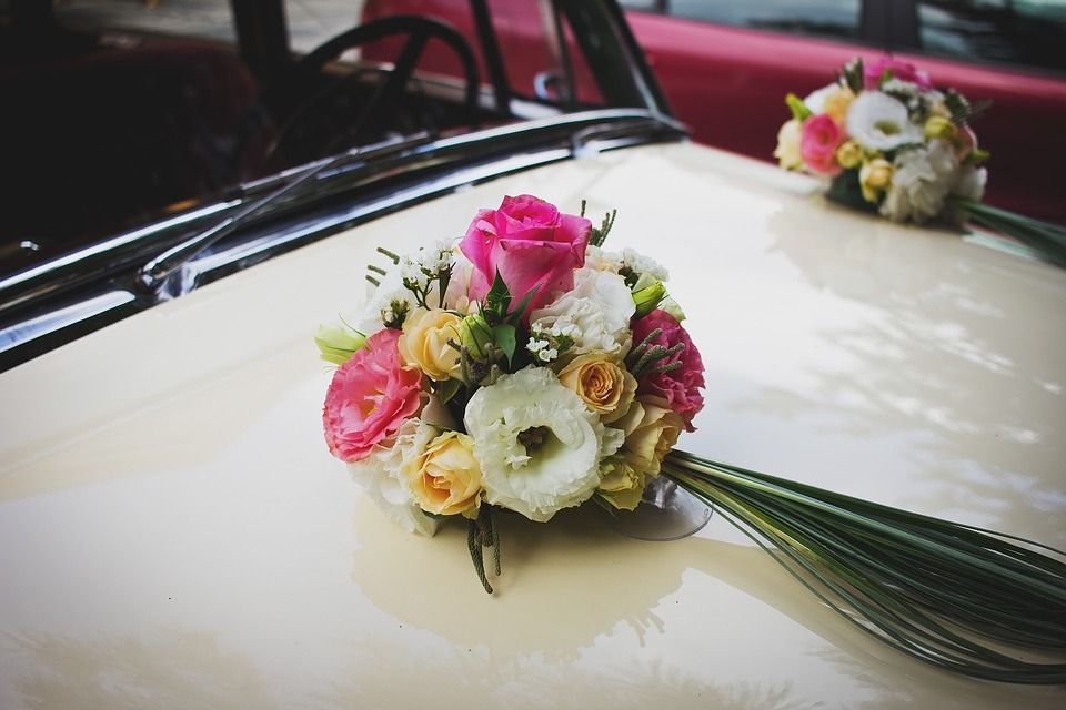 Decoración coche: TIENDA ONLINE Y CATÁLOGO de Floristería y Regalos Caprichos Parla Decoración coche: TIENDA ONLINE Y CATÁLOGO de Floristería y Regalos Caprichos Parla