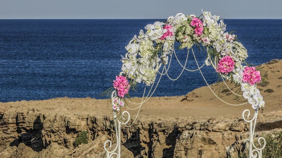 Decoración iglesia y fincas: TIENDA ONLINE Y CATÁLOGO de Floristería y Regalos Caprichos Parla Decoración iglesia y fincas: TIENDA ONLINE Y CATÁLOGO de Floristería y Regalos Caprichos Parla