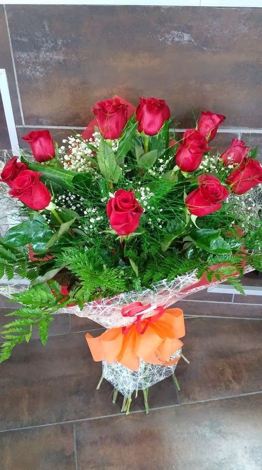 Ramo de Rosas Amor: TIENDA ONLINE Y CATÁLOGO de Floristería y Regalos Caprichos Parla Ramo de Rosas Amor: TIENDA ONLINE Y CATÁLOGO de Floristería y Regalos Caprichos Parla