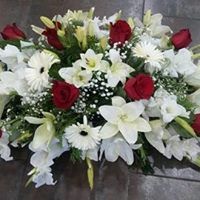 Centros y cestas de flores: TIENDA ONLINE Y CATÁLOGO de Floristería y Regalos Caprichos Parla Centros y cestas de flores: TIENDA ONLINE Y CATÁLOGO de Floristería y Regalos Caprichos Parla