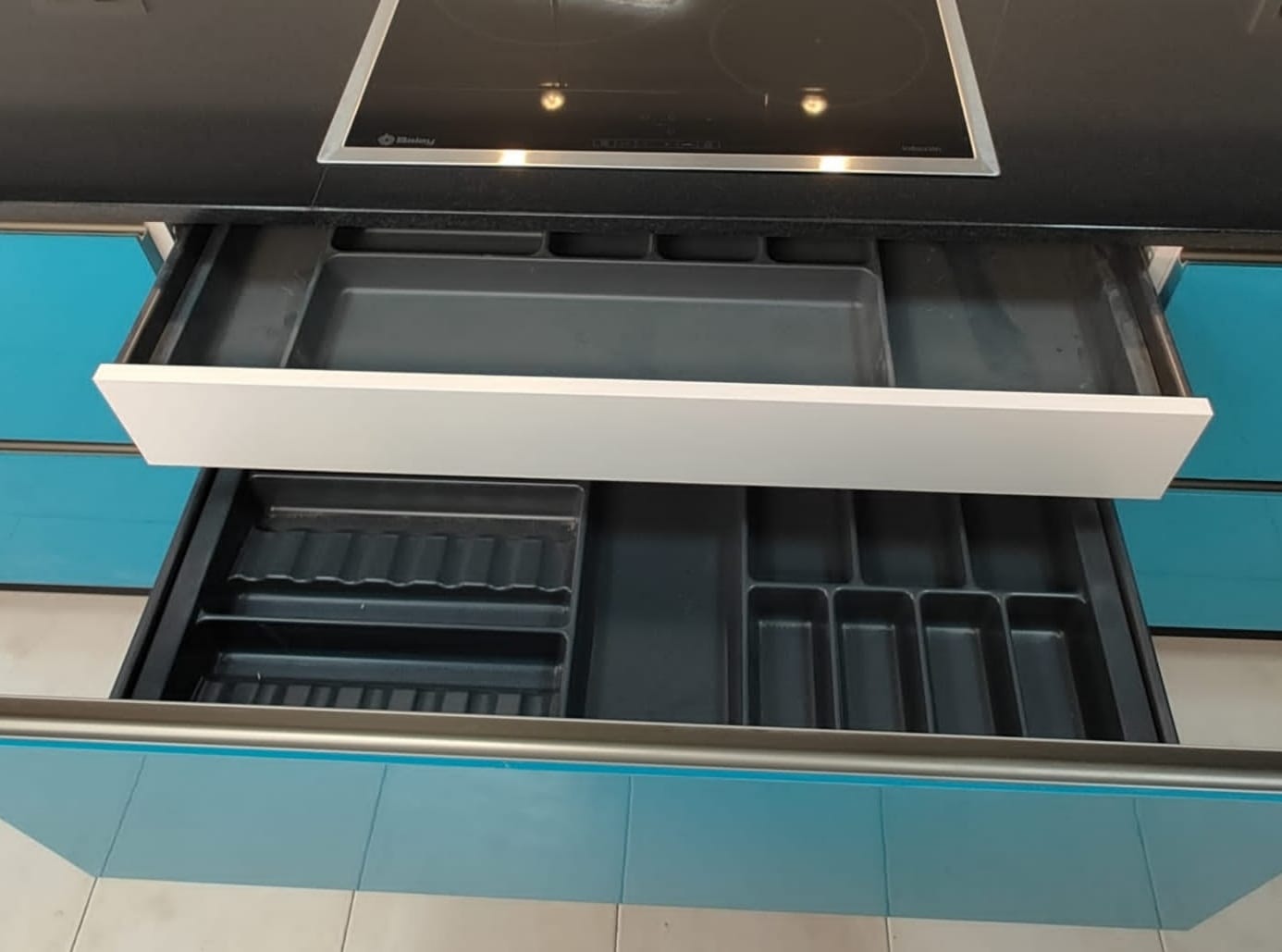 Cubertero para cajón interior + especiero/cubertero auxiliar.: Servicios de Duran Cocinas y complementos Cubertero para cajón interior + especiero/cubertero auxiliar.: Servicios de Duran Cocinas y complementos