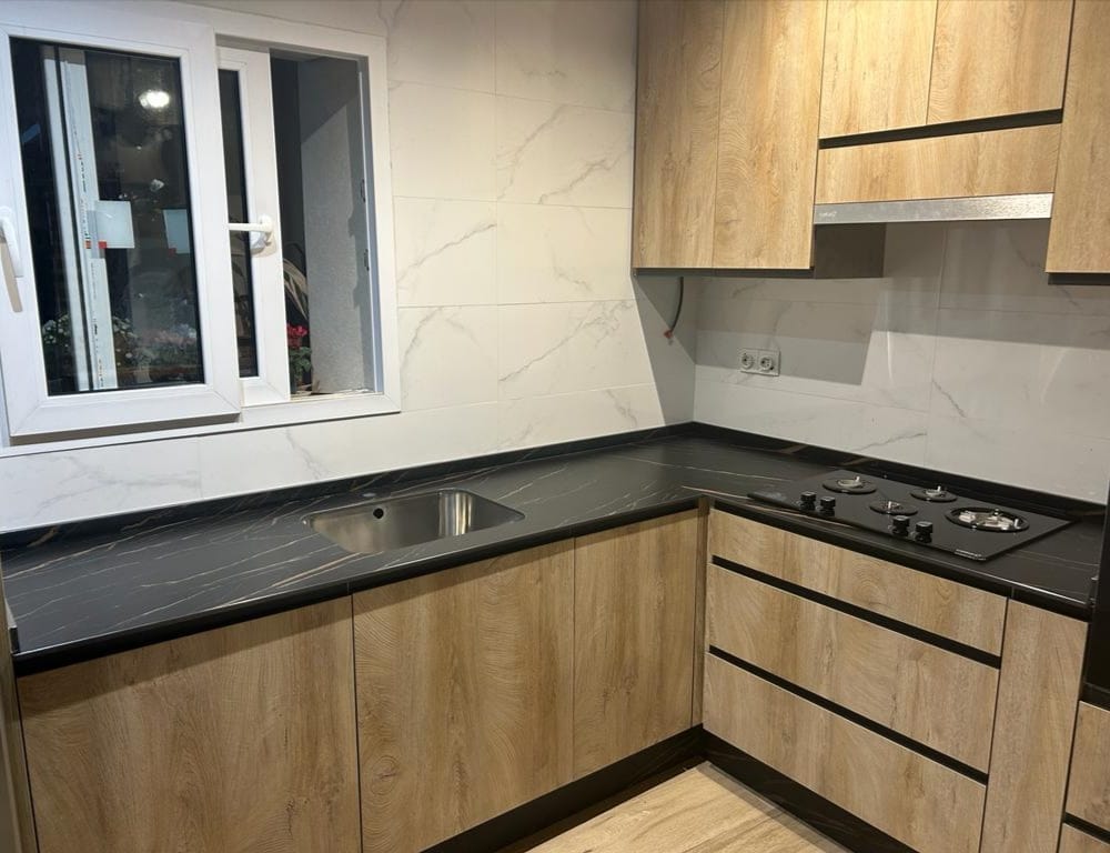 Muebles altos x 100 h más cerramiento a techo con zócalo: Servicios de Duran Cocinas y complementos Muebles altos x 100 h más cerramiento a techo con zócalo: Servicios de Duran Cocinas y complementos